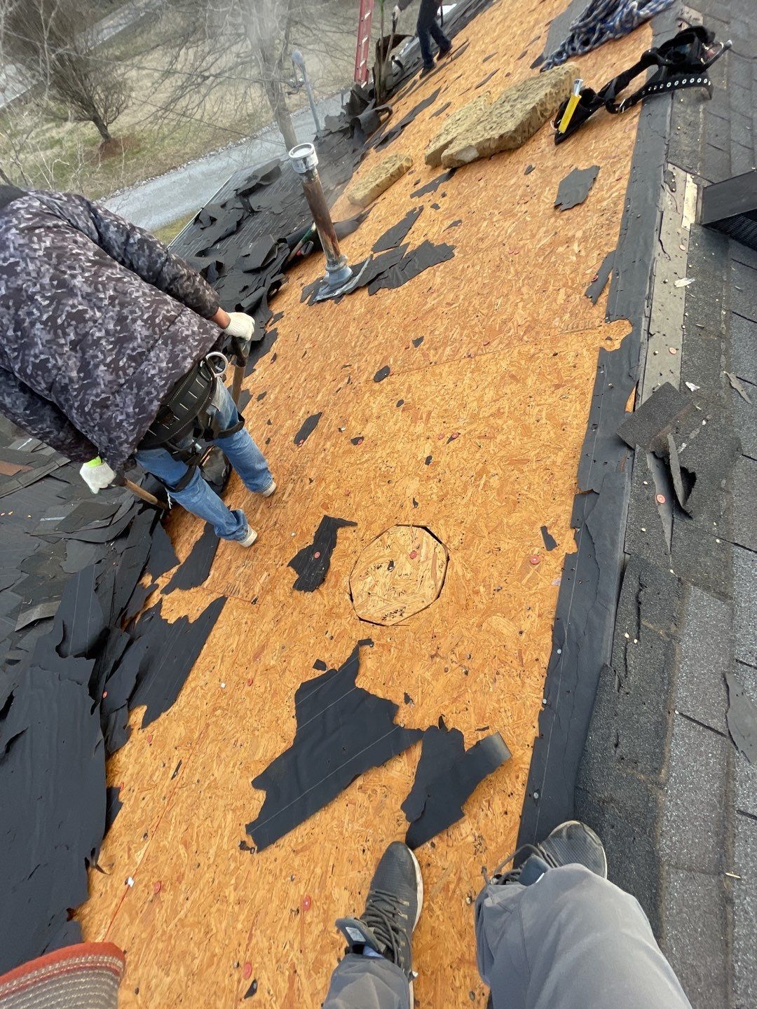 Residential Roofing Installation using Owens Corning Oakridge Roofing System by Undersun Roofing 