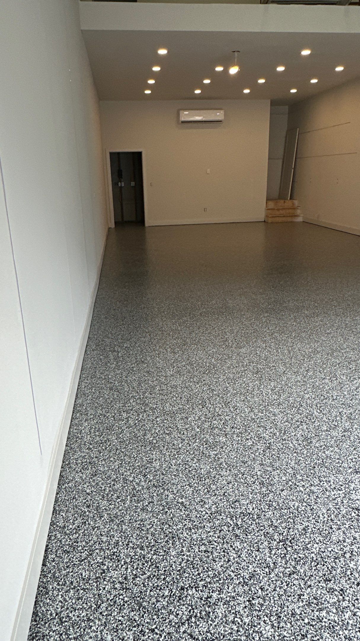 Check out this beautiful Banner flake floor by Banner Garage