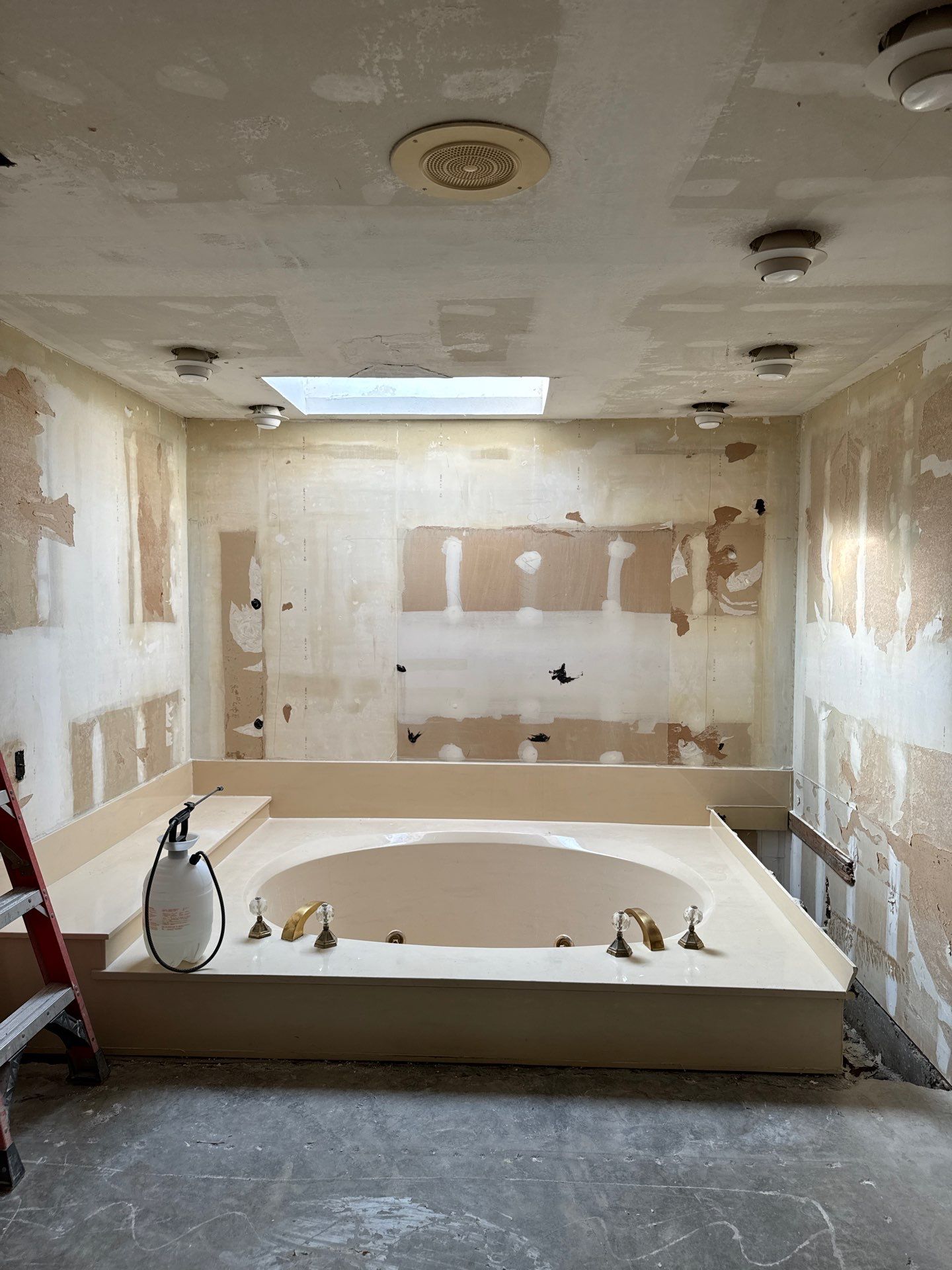Primary RR Remodel by HOMES BY JAR
