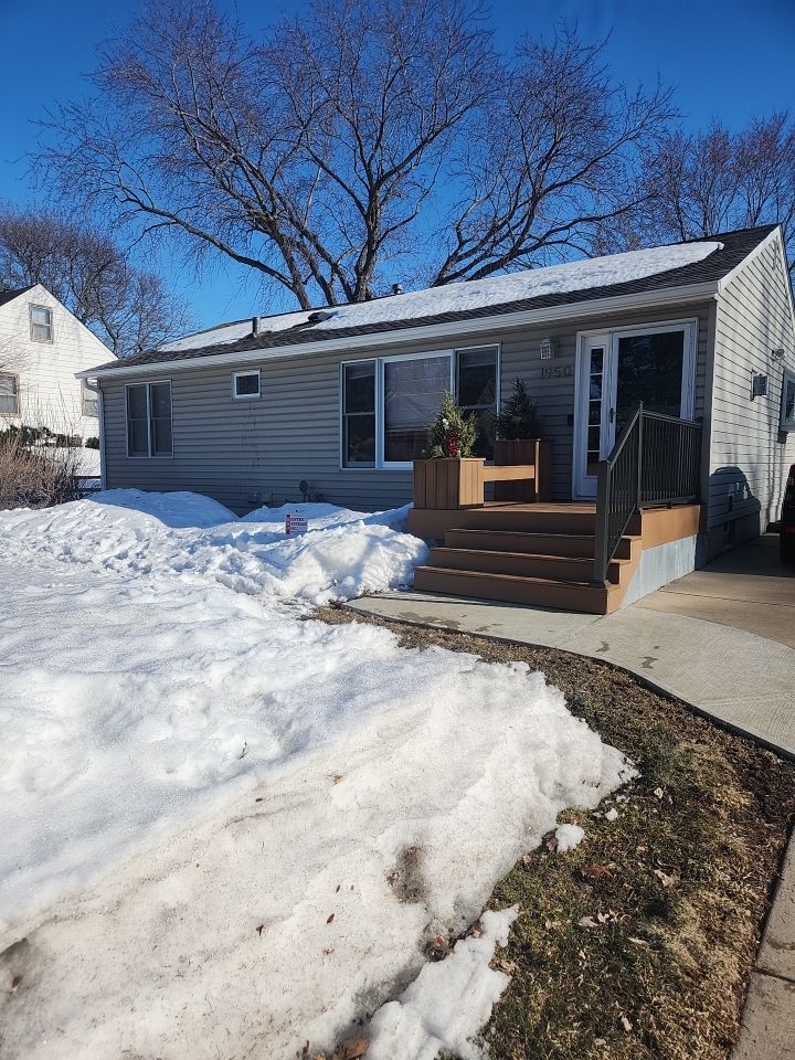 6" Gutters in St Paul by Next Level Seamless Gutters / Exteriors Inc.