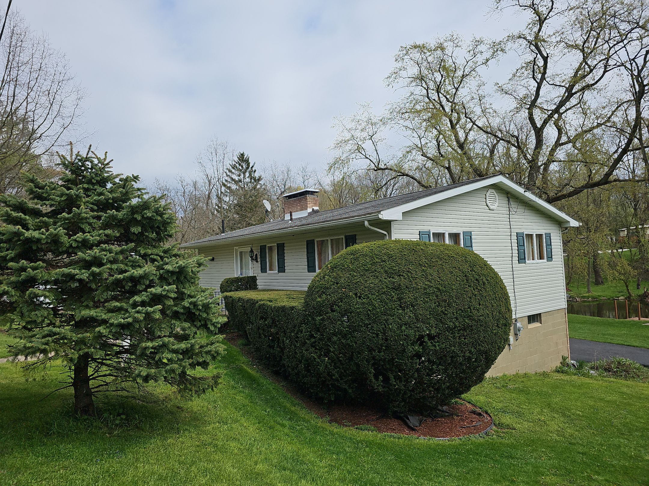ATLAS PINNACLE COLOR: HEARTHSTONE by Eagle Eye Roofing