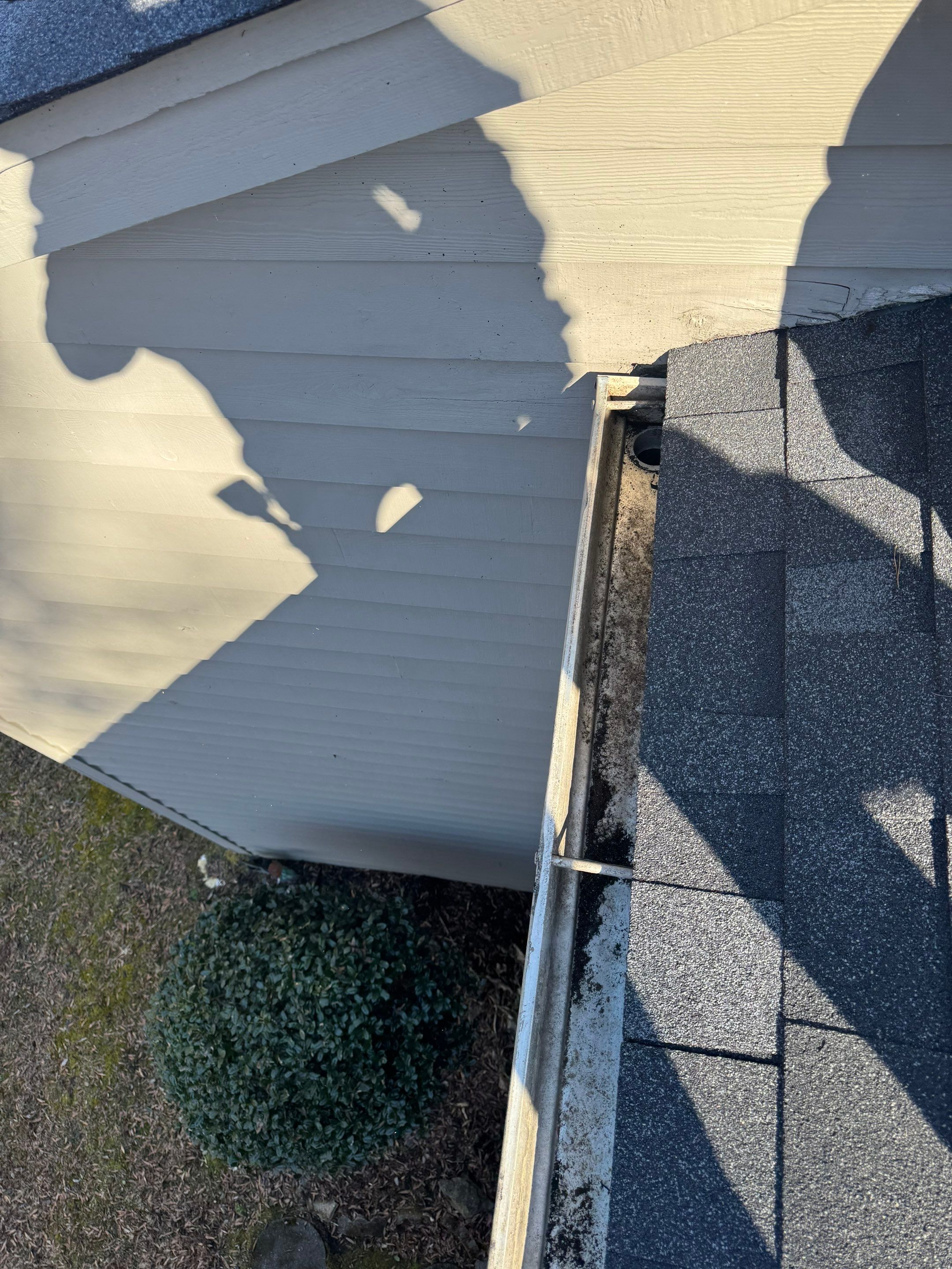 HOA gutter cleaning after photo.