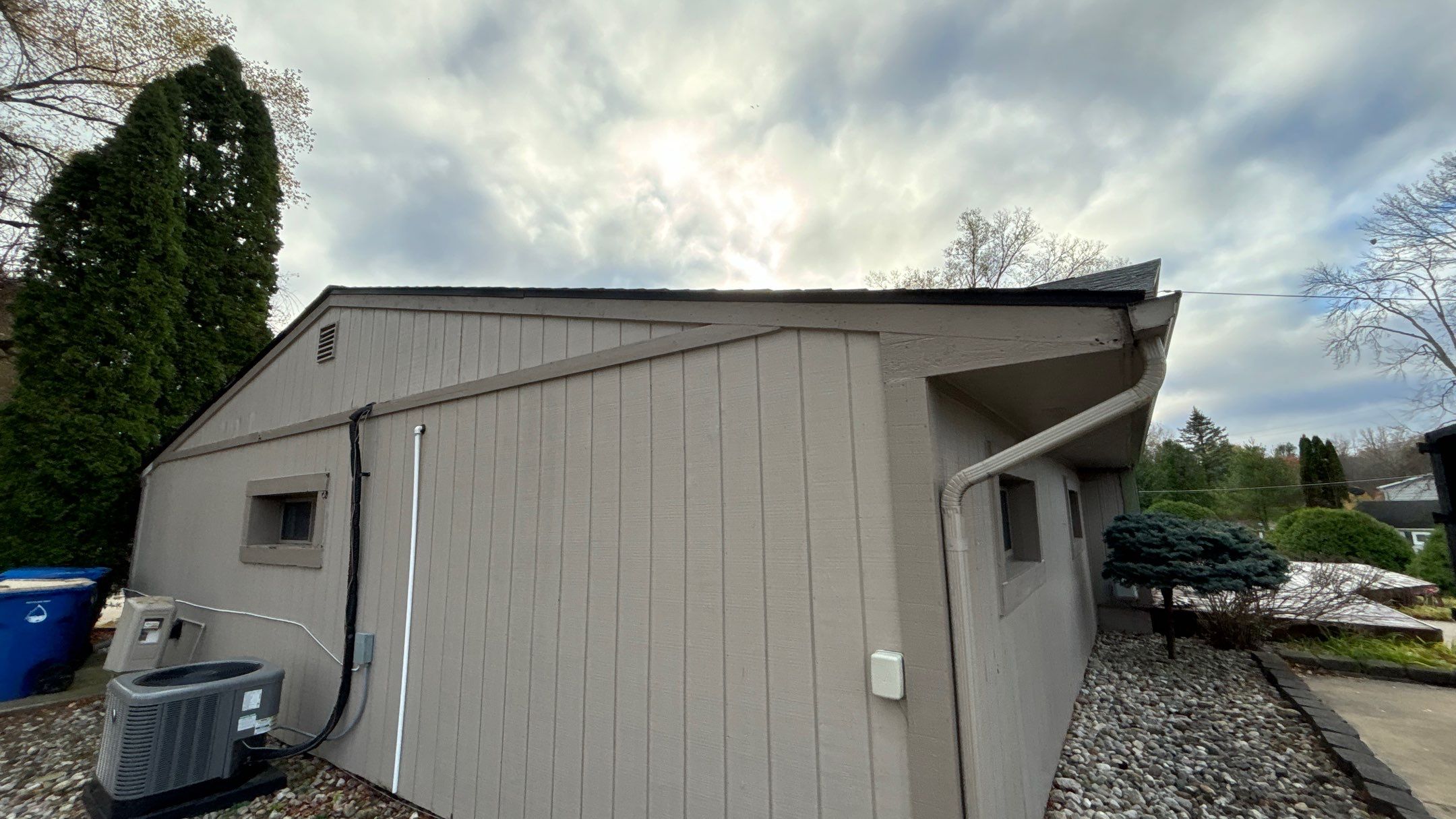 Siding Replacement using Alside Charter Oak D4.5" by 180 Contractors