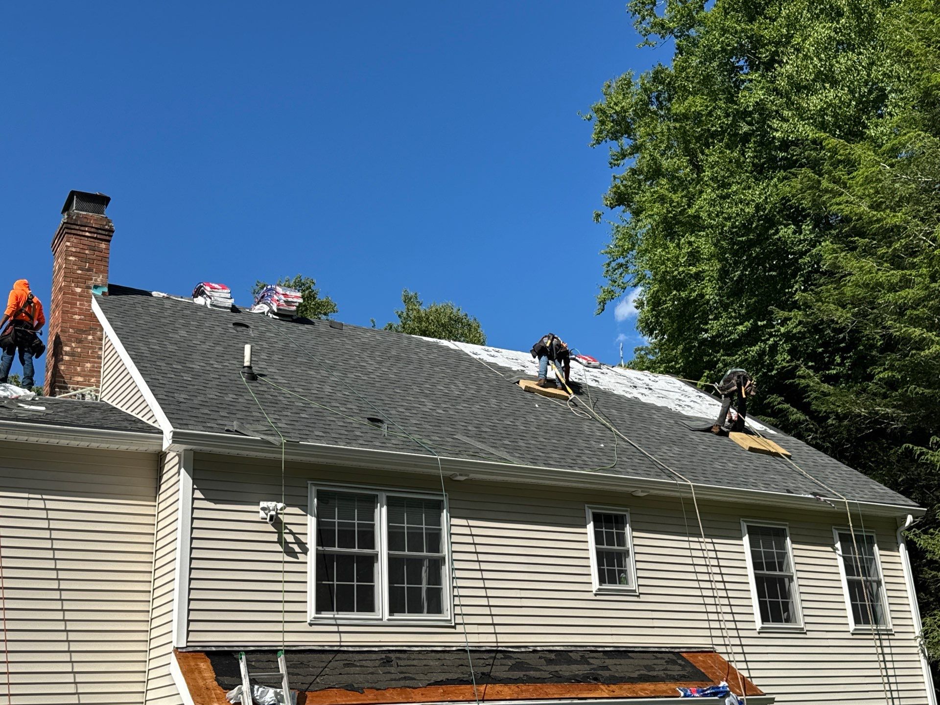 Beautiful new roof in Southbury, CT by DiGiorgi! by DiGiorgi Roofing and Siding Inc