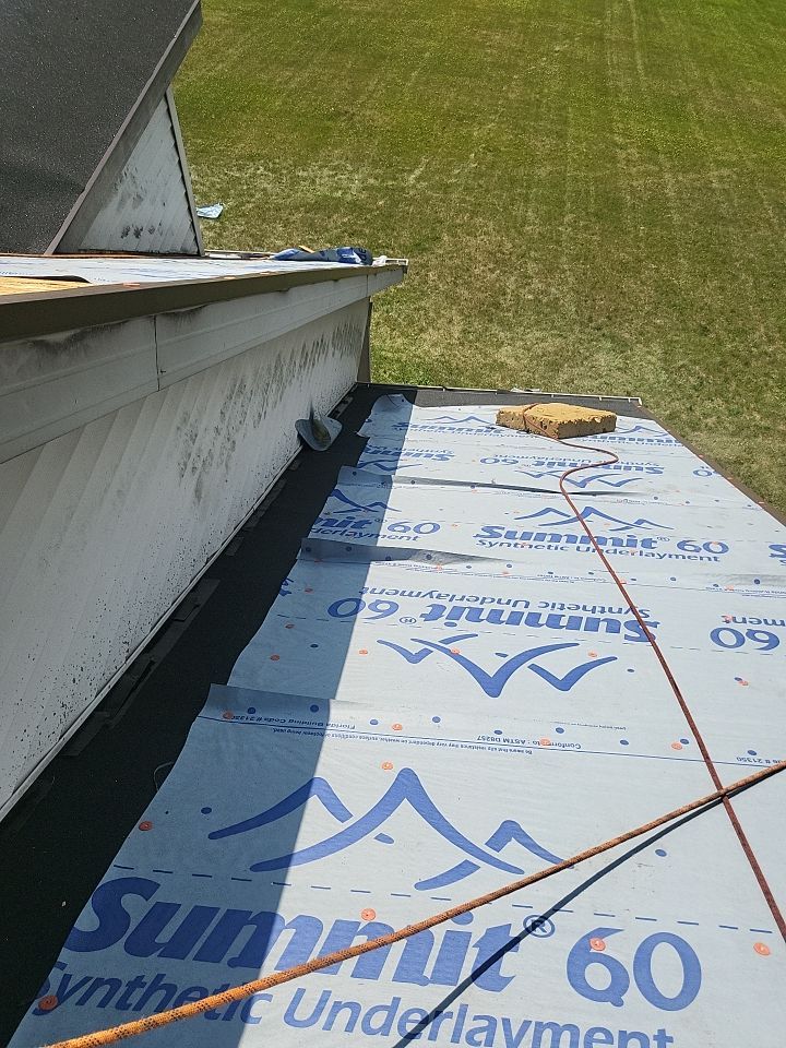 ATLAS PINNACLE COLOR: WEATHERED SHADOW by Eagle Eye Roofing