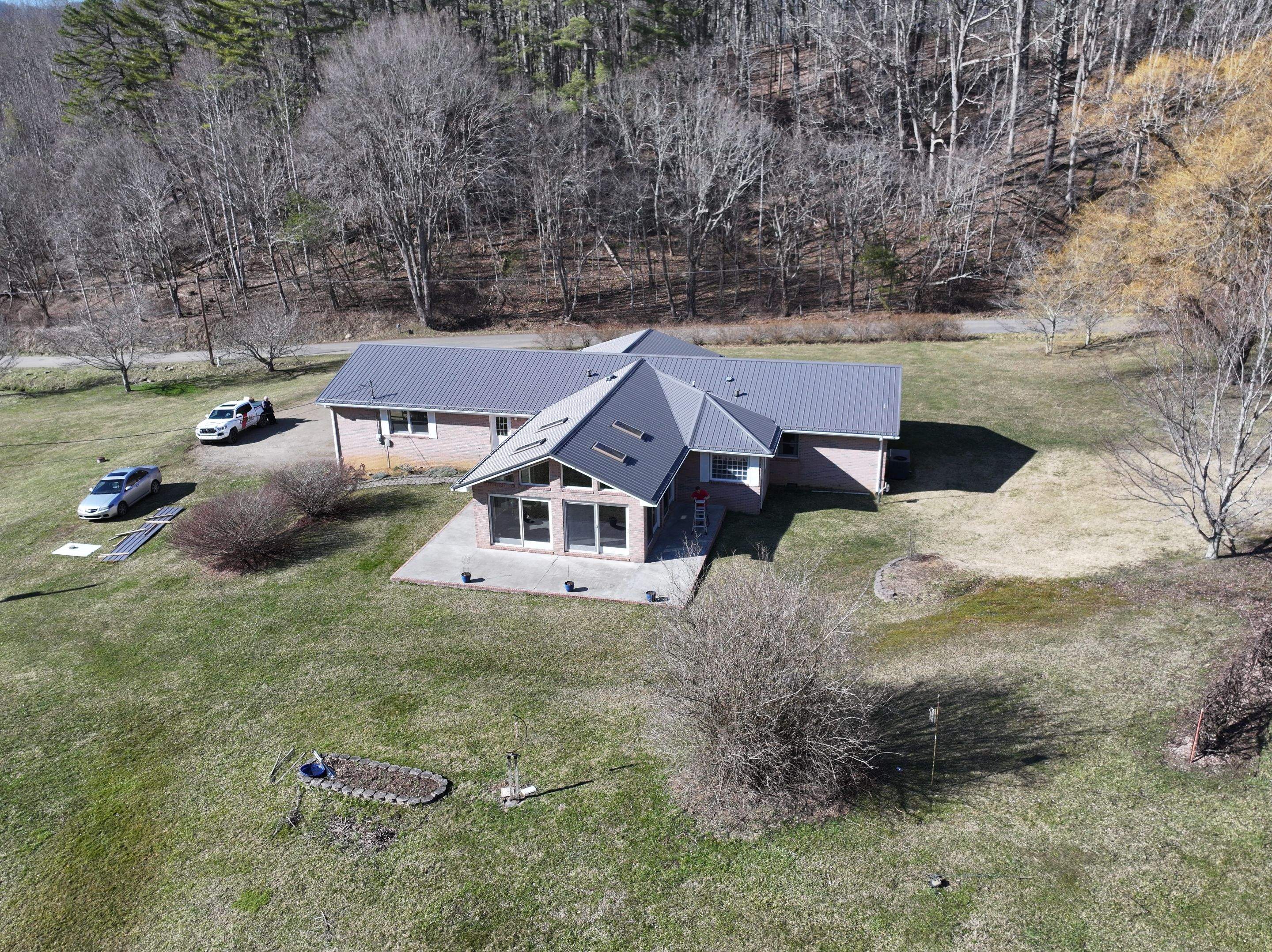 Woodard Residence by Omnia Roofing