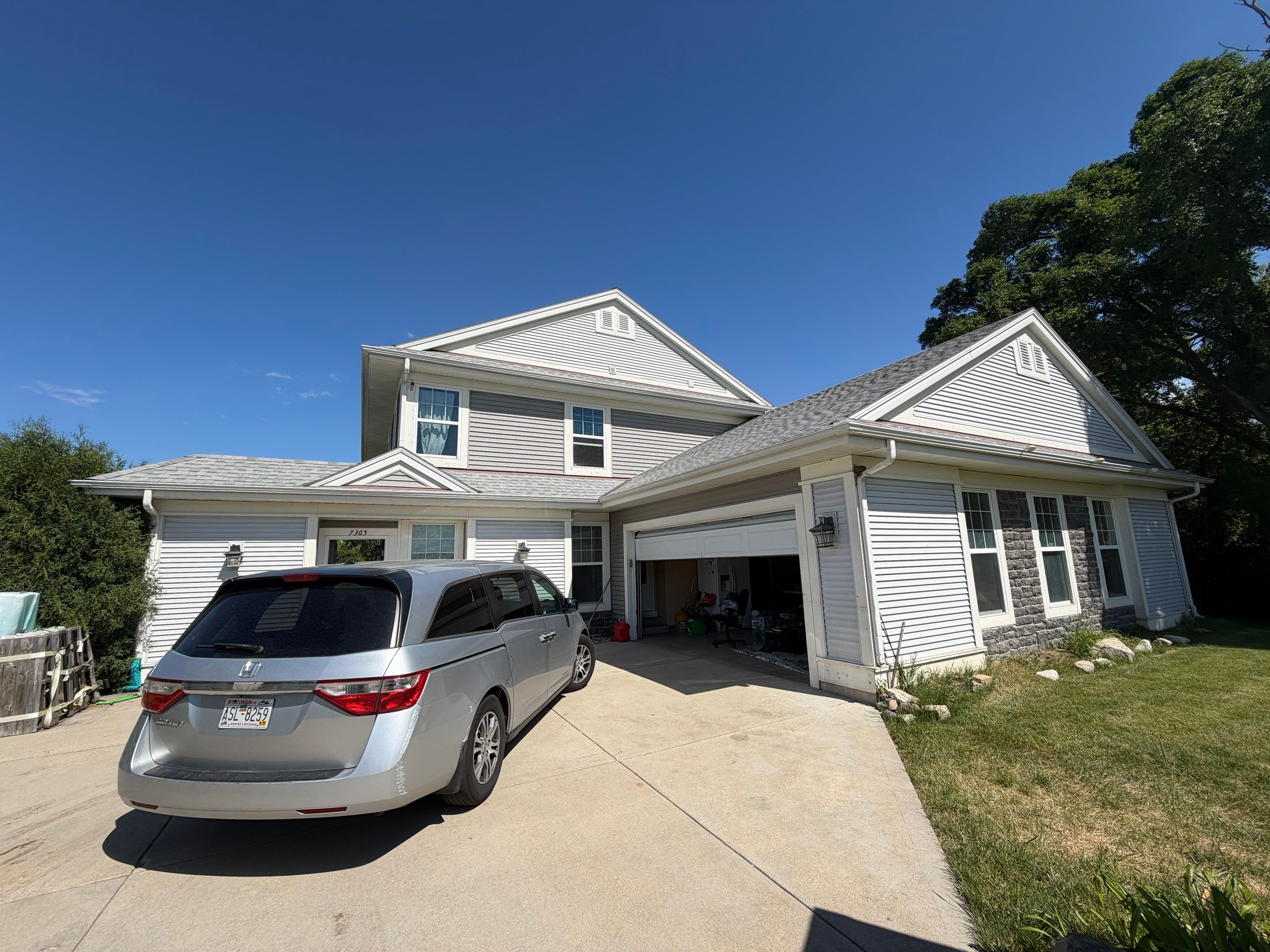 Vinyl Siding Replacement and Multi-Room Interior Renovation in Milwaukee by OCS Contracting Services