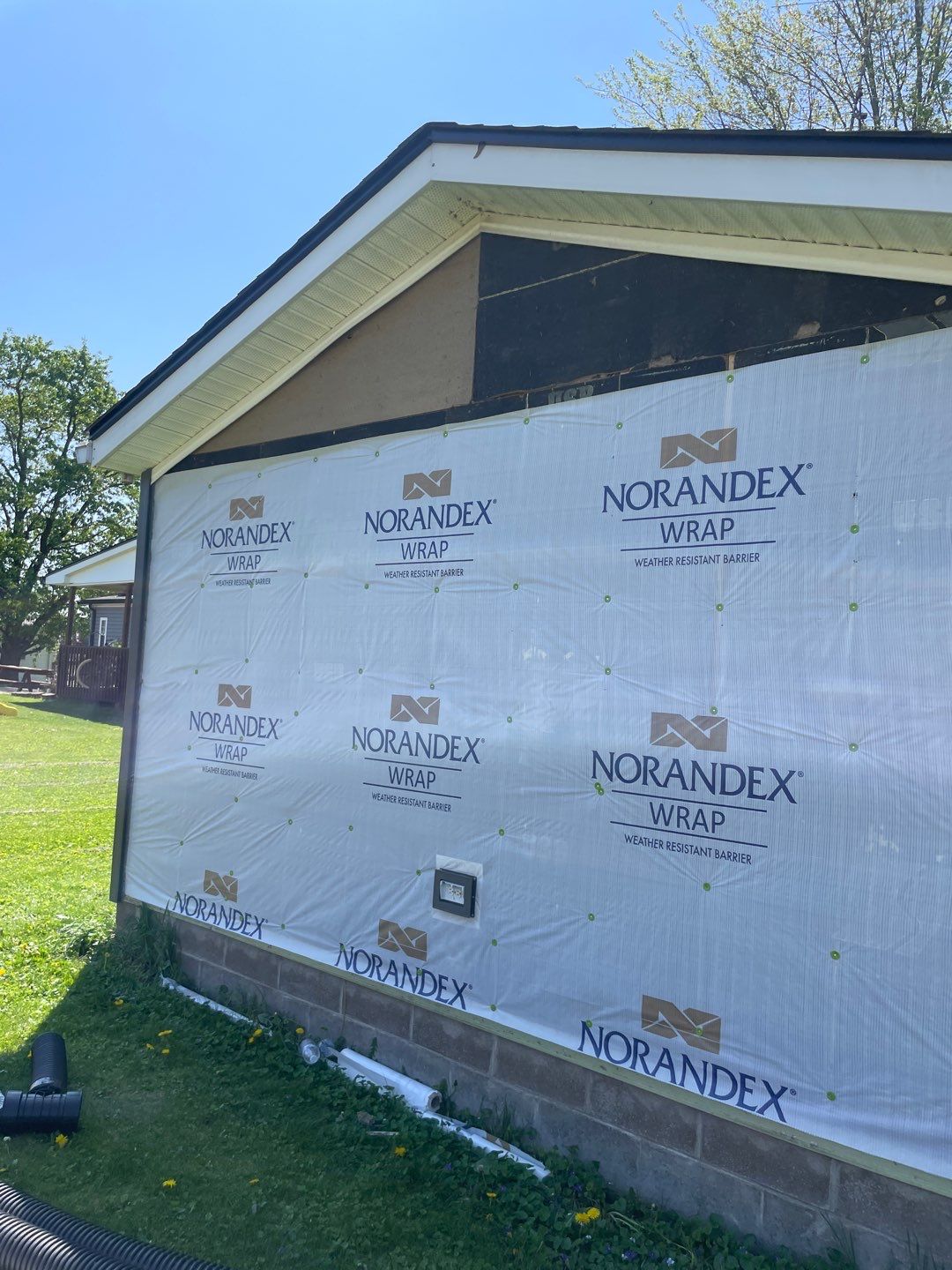 Roof and Siding Replacement using Norandex Cedar Knoll Graphite Siding and Owens Corning Durations in Onyx Black by WIW Enterprises Inc