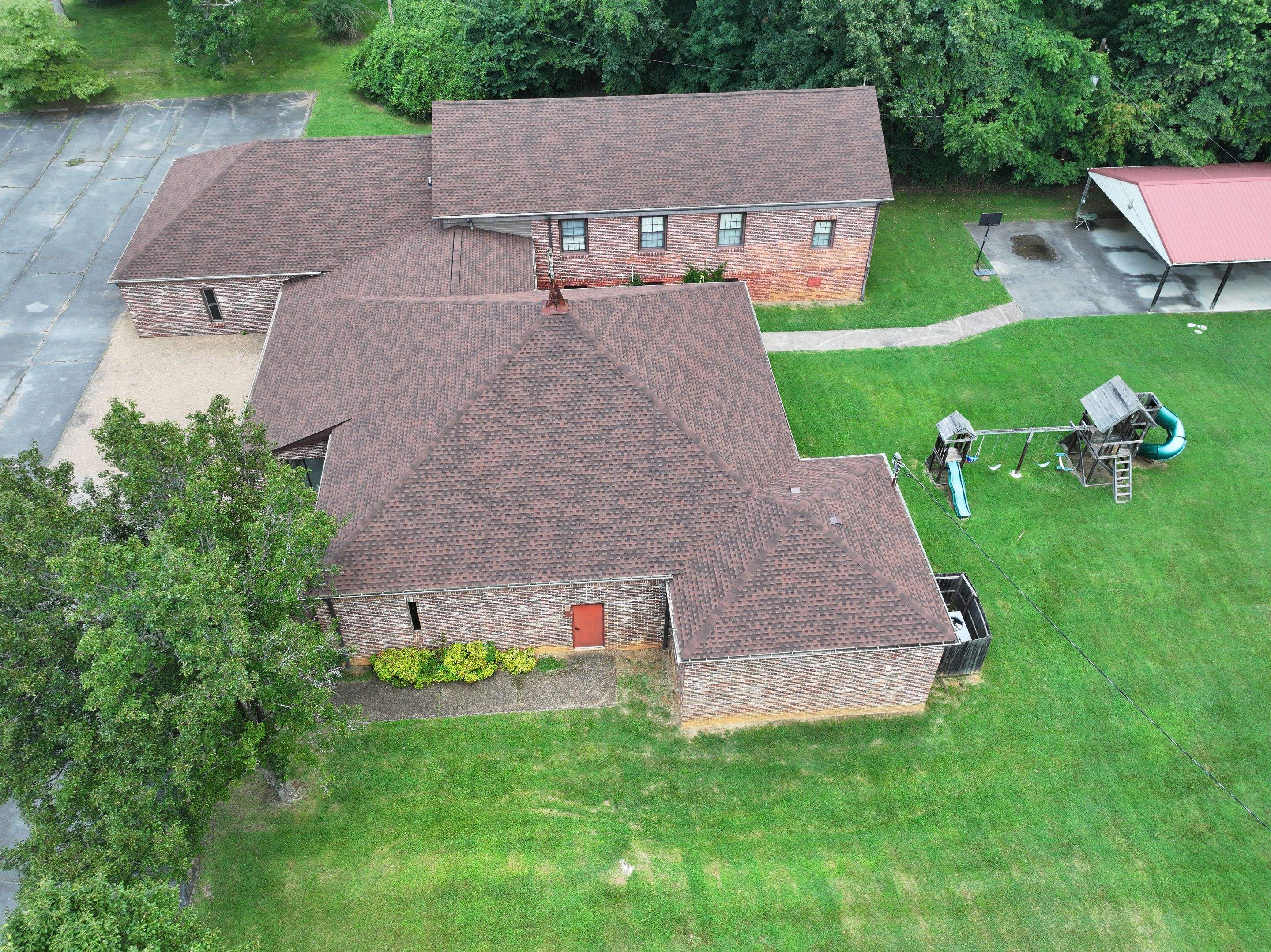 5825 Fort Henry Drive • Kingsport, TN 37663 by Omnia Roofing