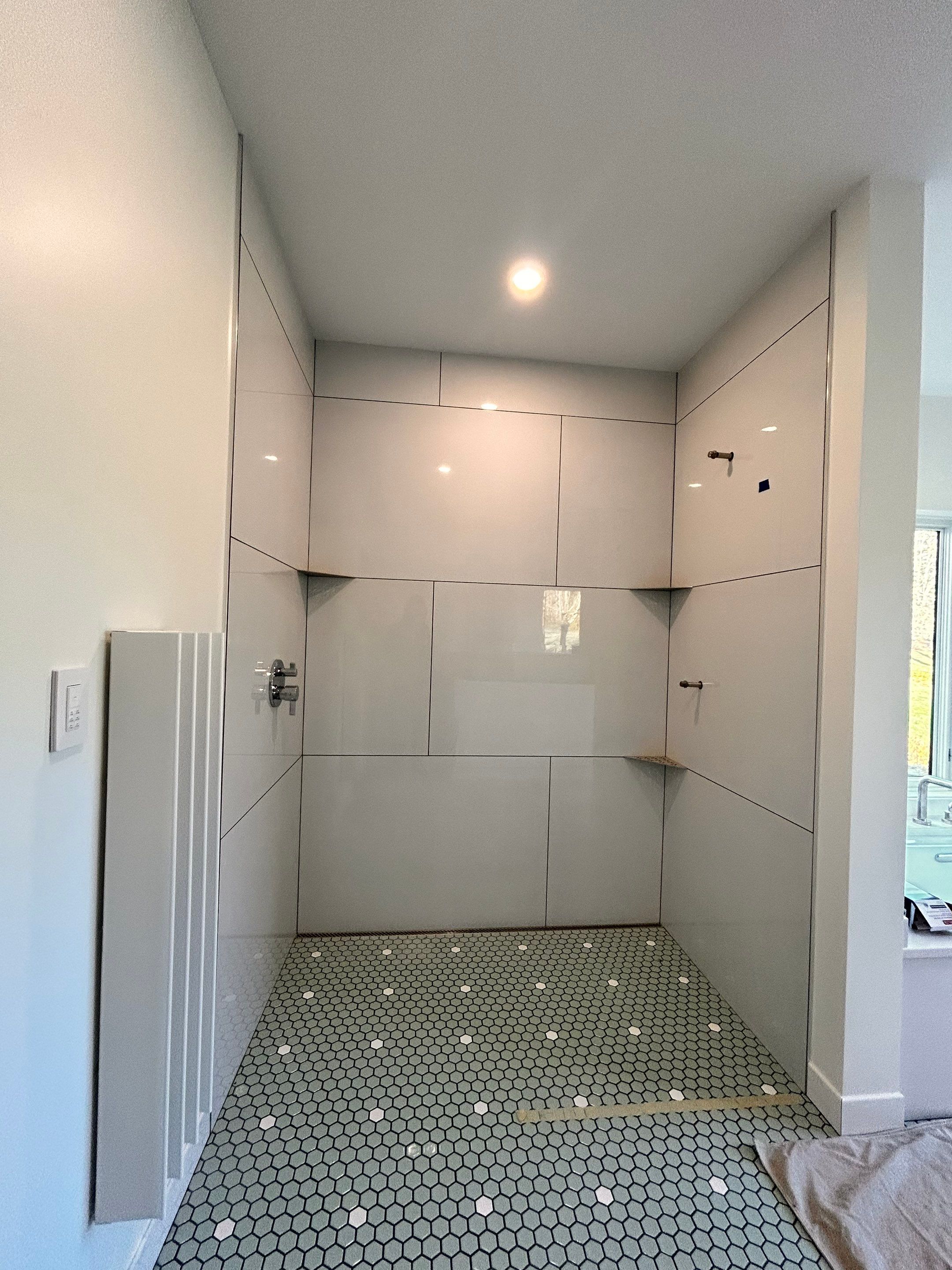 Frameless Spray Panel using Tempered Shower Glass by Cheshire Glass Company