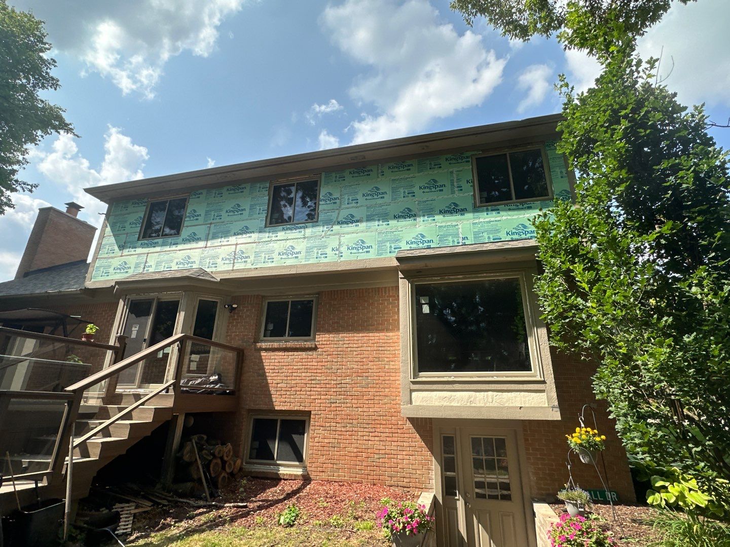 Roof Replacement using Owens Corning Peppercorn and Siding Replacement using Ascend Charcoal Smoke by 180 Contractors