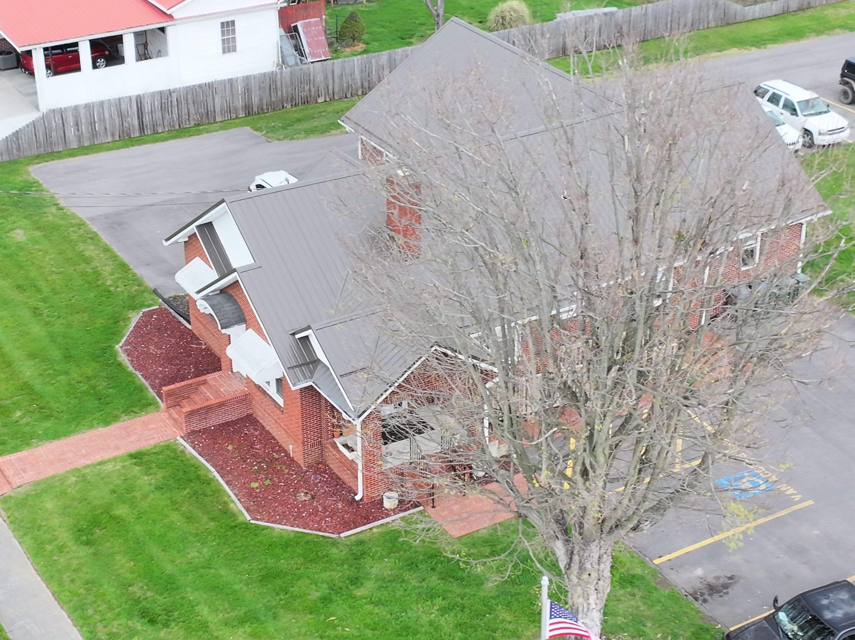 Carter County Planning Office by Omnia Roofing