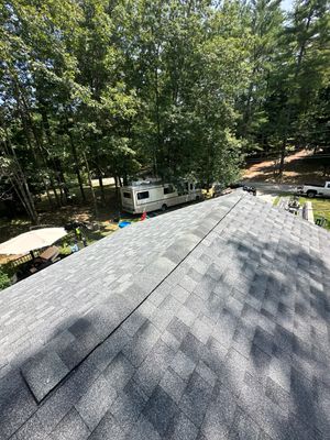 ☀️🏡 This Waterboro home just got a complete makeover from the top down! 🏡☀️