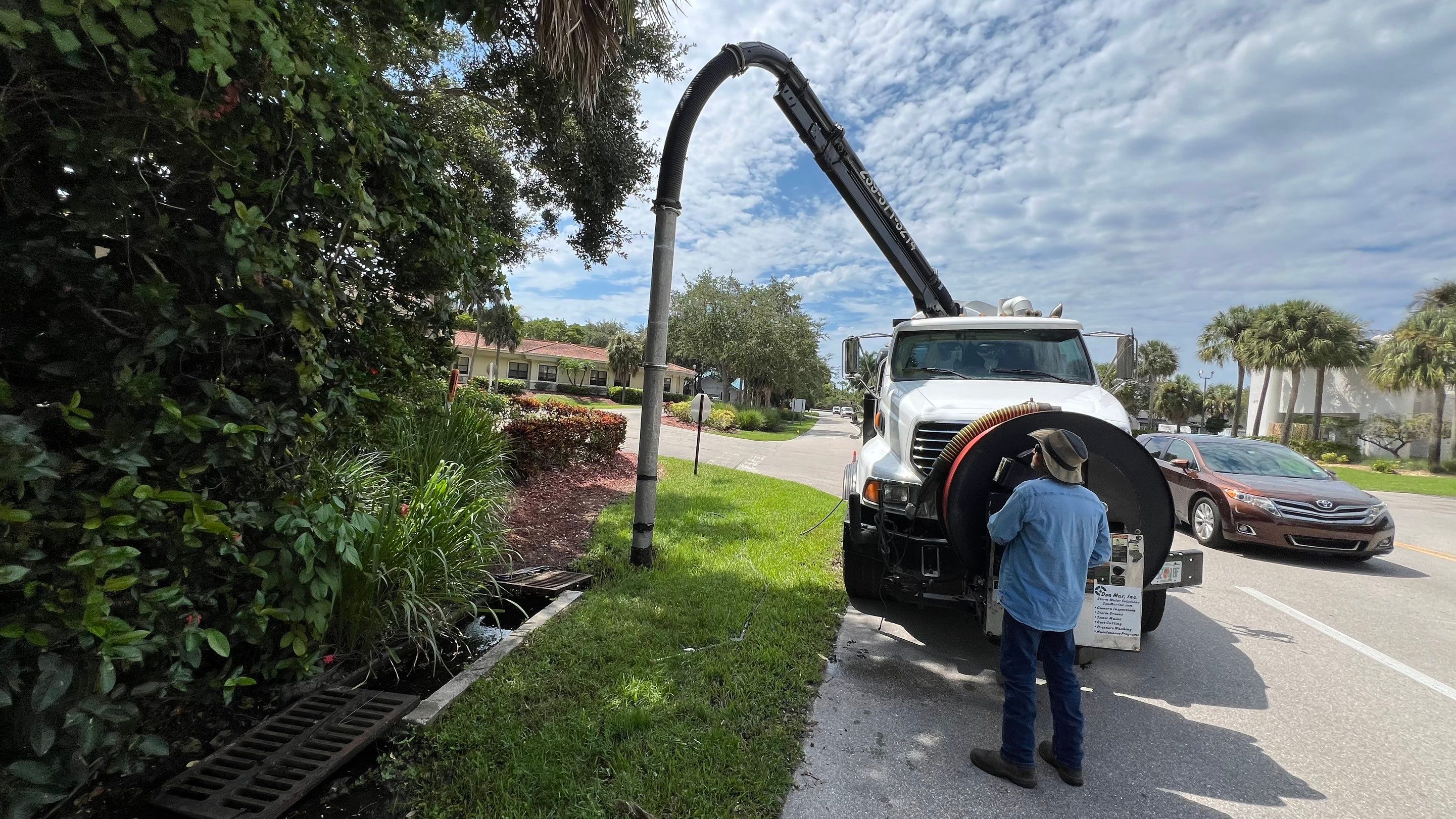 Naples Community Entry Road Stormwater System Cleaning by APS Power & Water