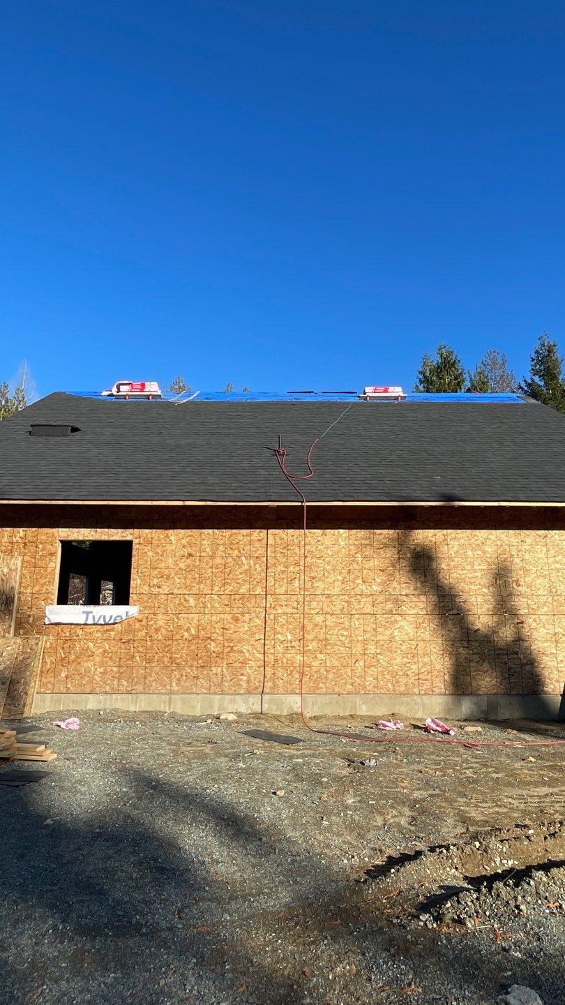Residential Roofing Installation using OC Oakridge shingles by Top Notch Roofing Inc