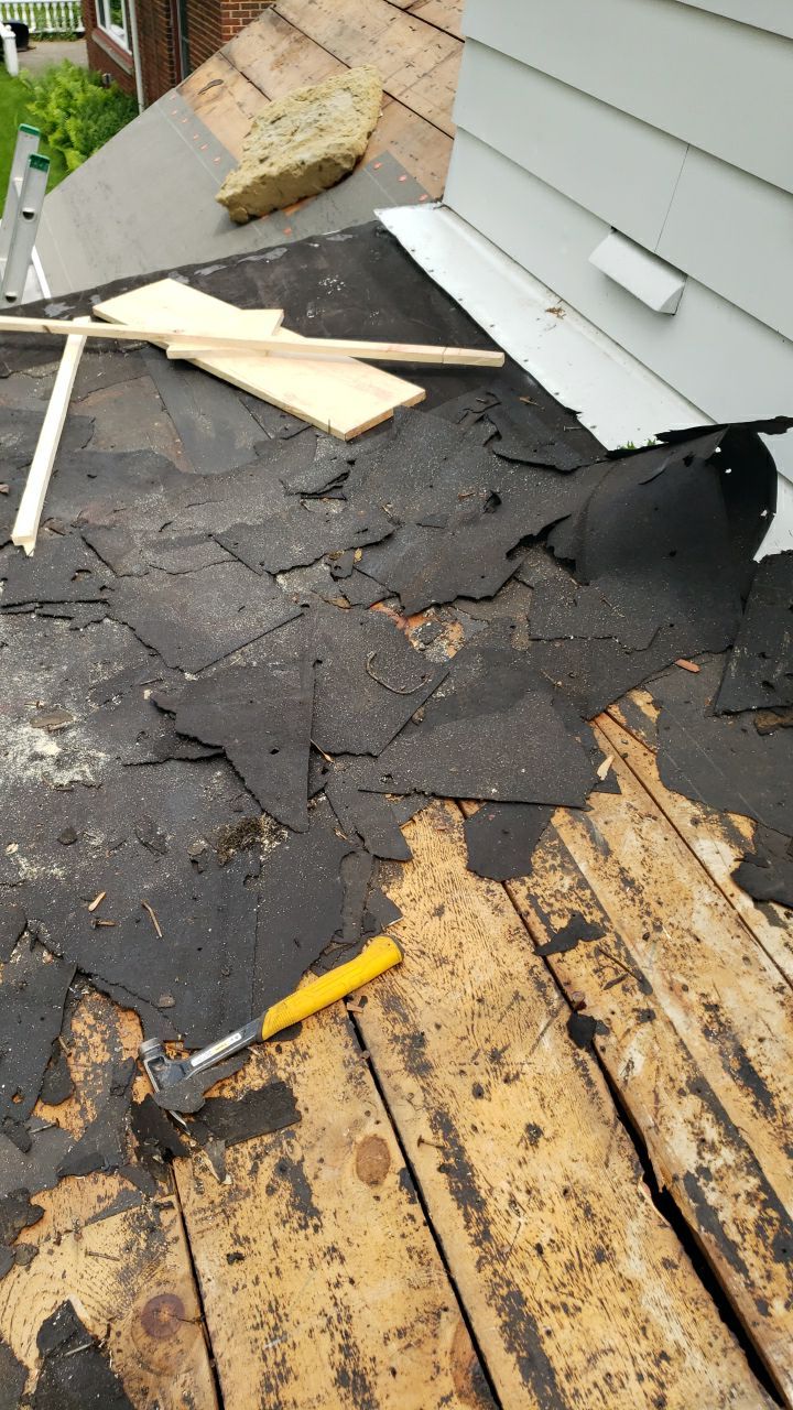 ATLAS PINNACLE COLOR: WEATHERED SHADOW DRIP EDGE: WHITE by Eagle Eye Roofing