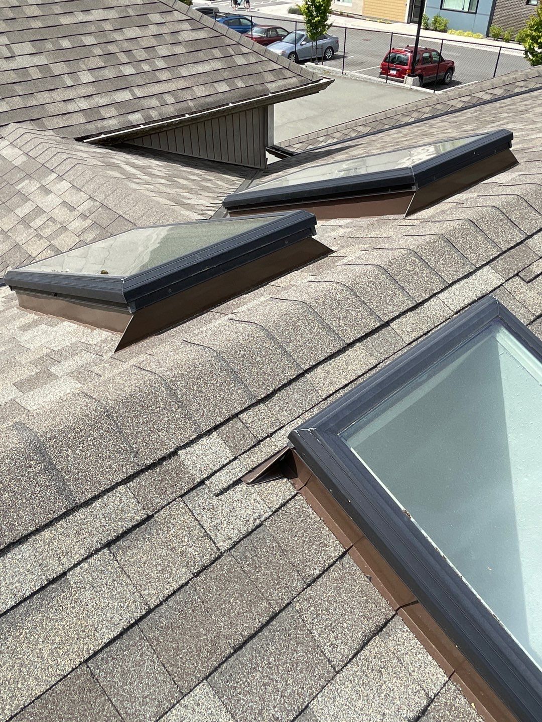 Residential ReRoofing Installation using OC Oakridge shingles by Top Notch Roofing Inc