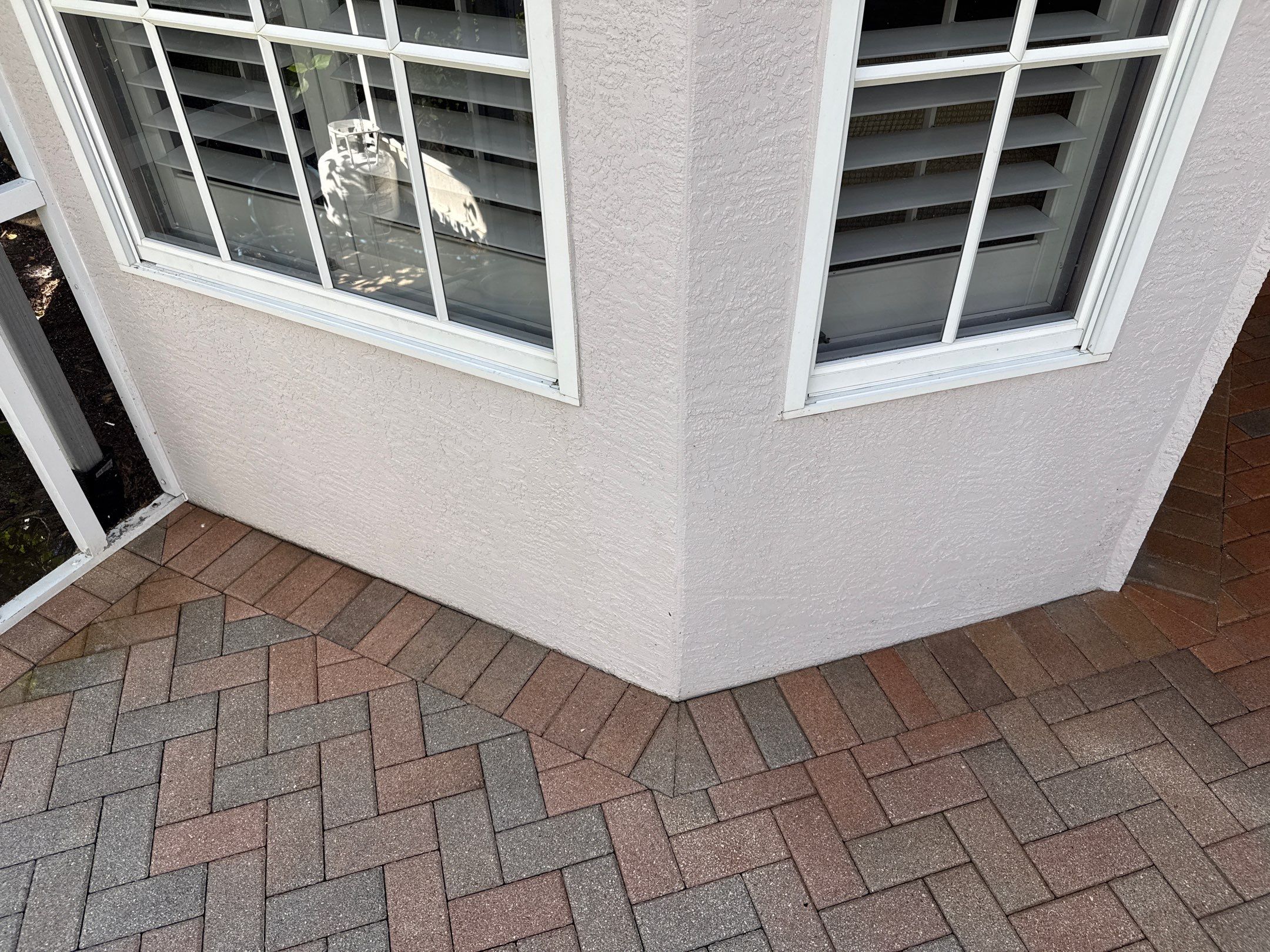 House Wash, Pool Deck & Screen Enclosure Cleaning | University Park, Sarasota FL by Sunshine AquaWash