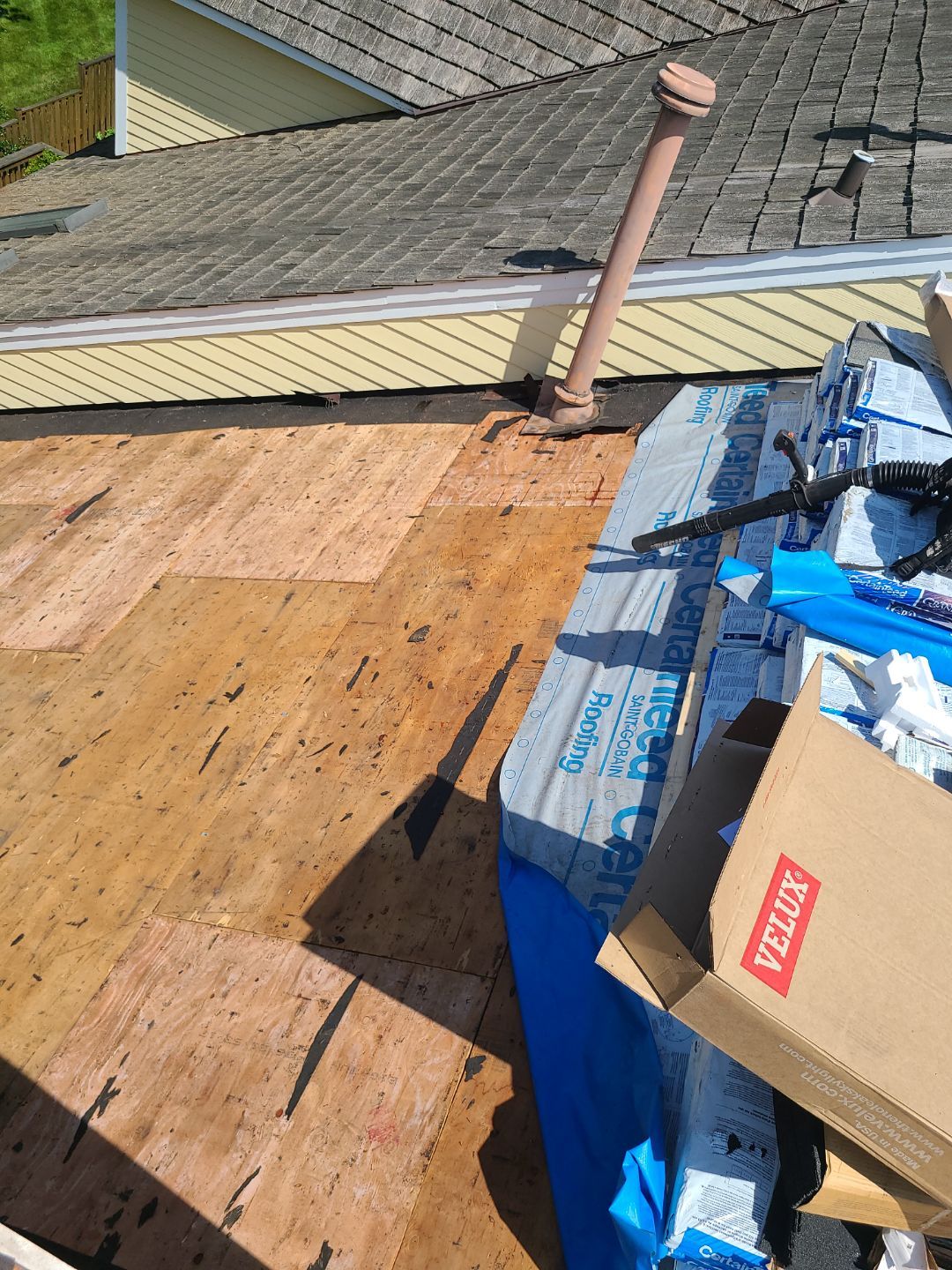 Arlington: CertainTeed Grand Manor Designer Shingles in Weathered Wood by RM Banning, Inc.