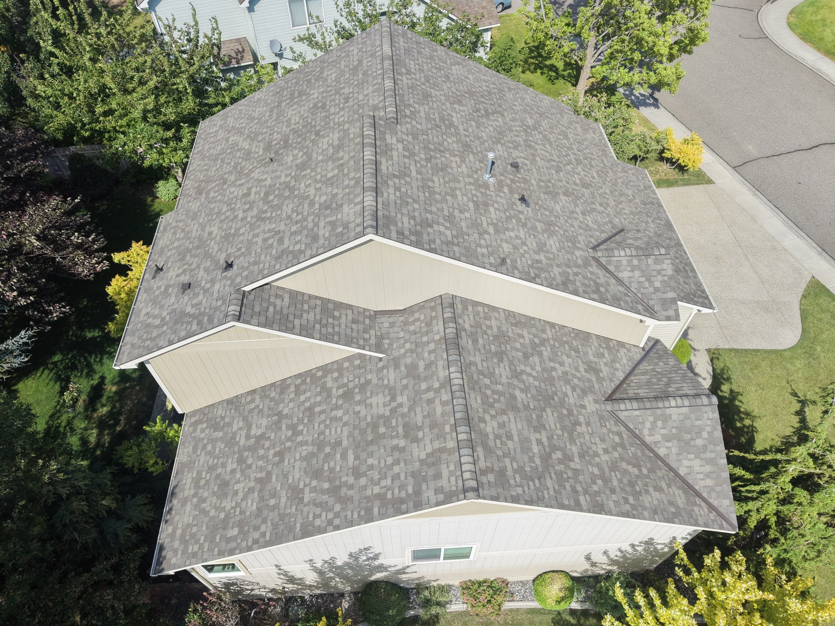 Complete Residential Roof Installation and Exterior Siding in Saratoga Ct Richland, WA 99352 The Denali System - Certainteed Landmark® Shingle - Weathered Wood by Alpine Roofing