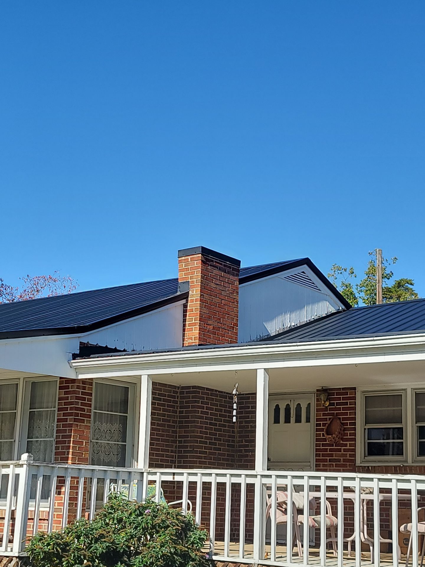 White Residence by Omnia Roofing