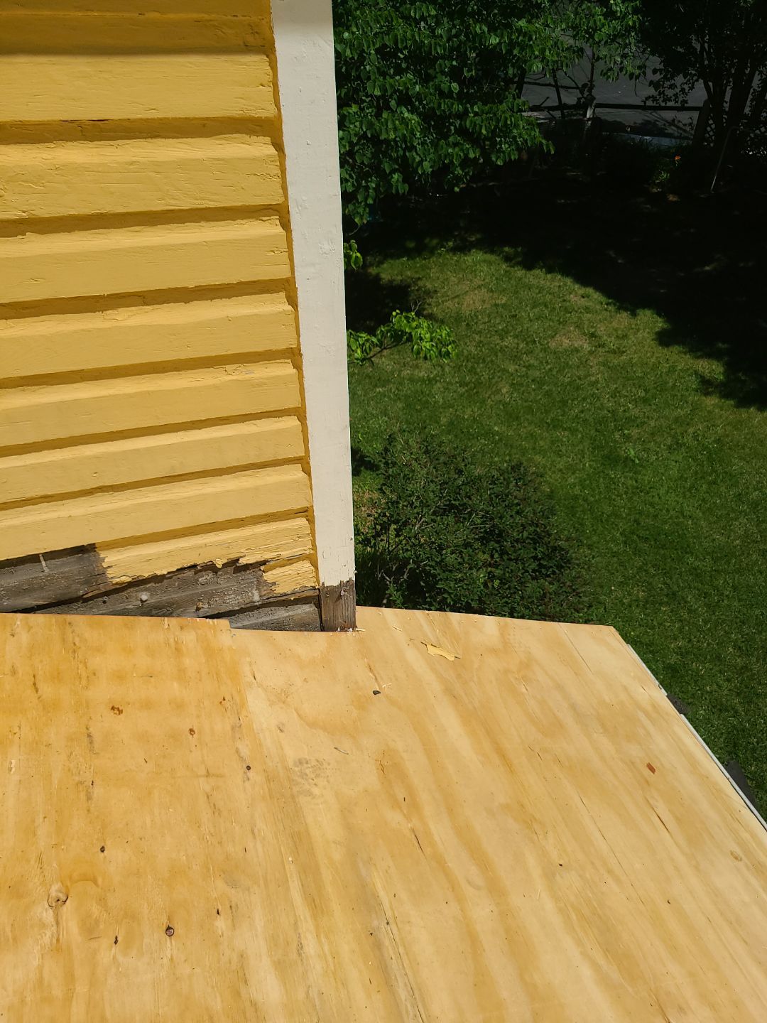 Arlington: CertainTeed Landmark Designer Shingles in Moire Black by RM Banning, Inc.