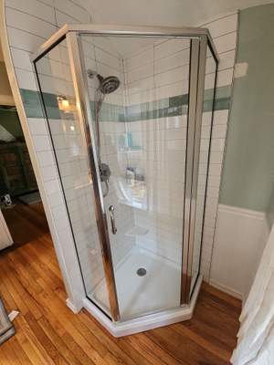 Semi-Frameless Neo-Angle Shower