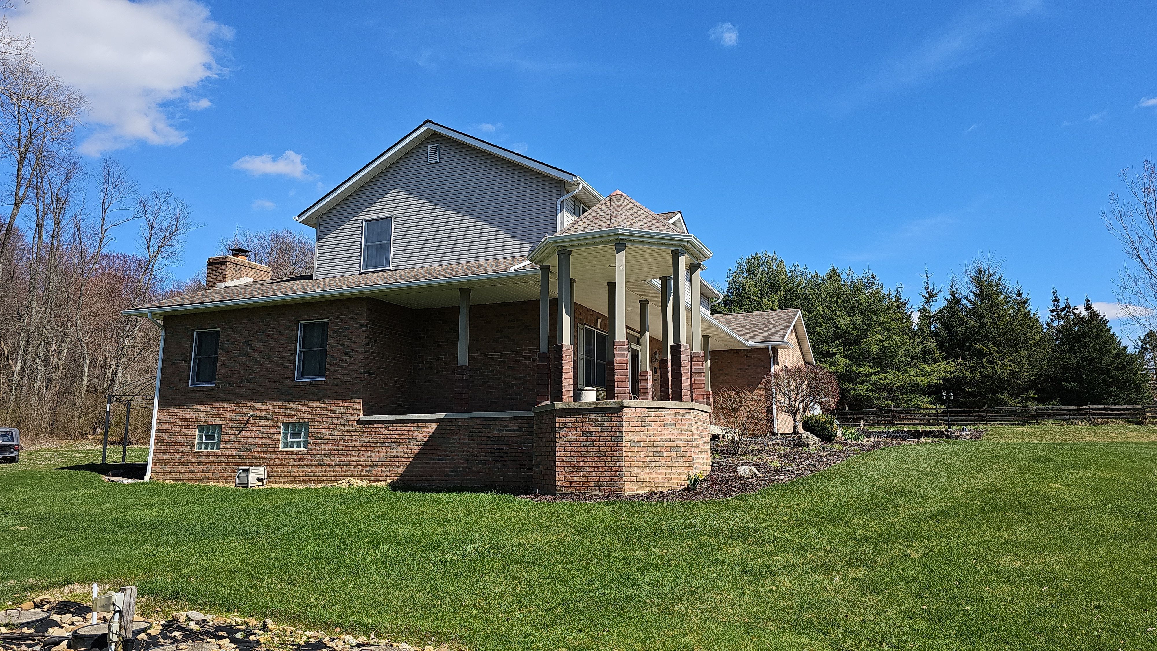 Atlas Pinnacle, Color, Coastal Granite, Drip Edge, Birch White by Eagle Eye Roofing