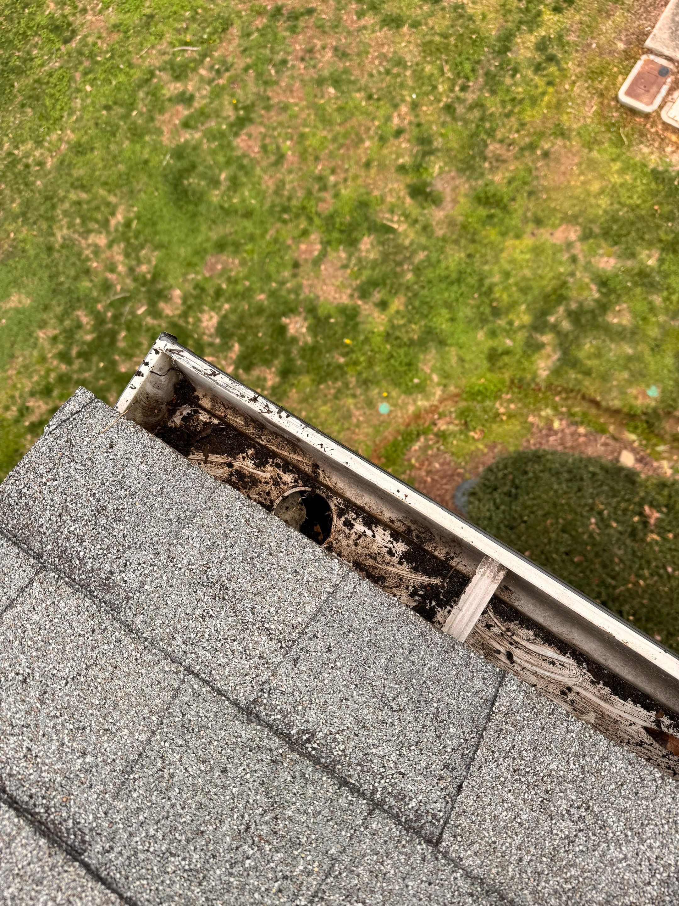 Commercial gutter cleaning Concord & Kannapolis, NC	 after photo with clean gutters