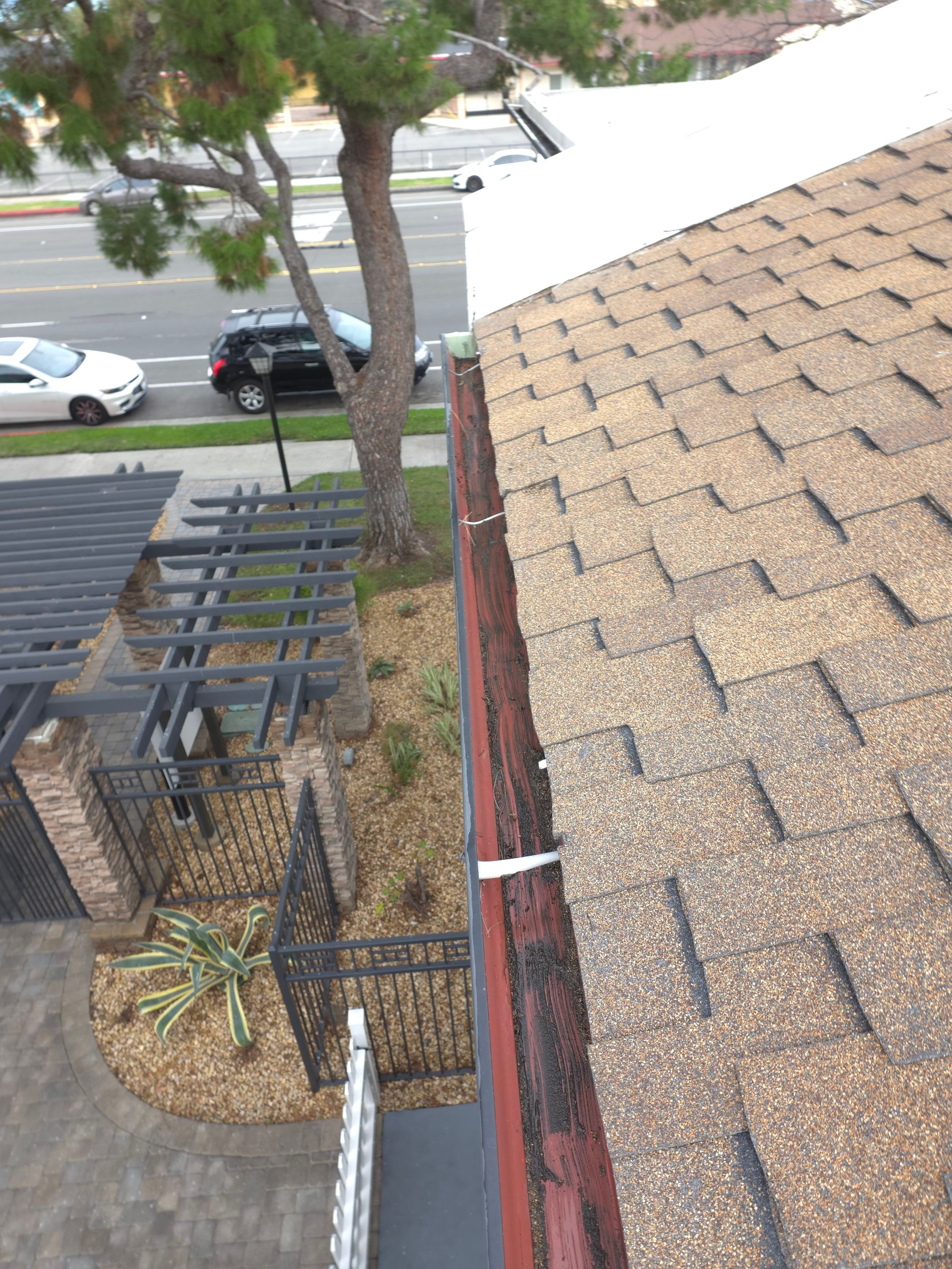 Commercial gutter cleaning Irvine & Newport Beach after photo with clean gutters