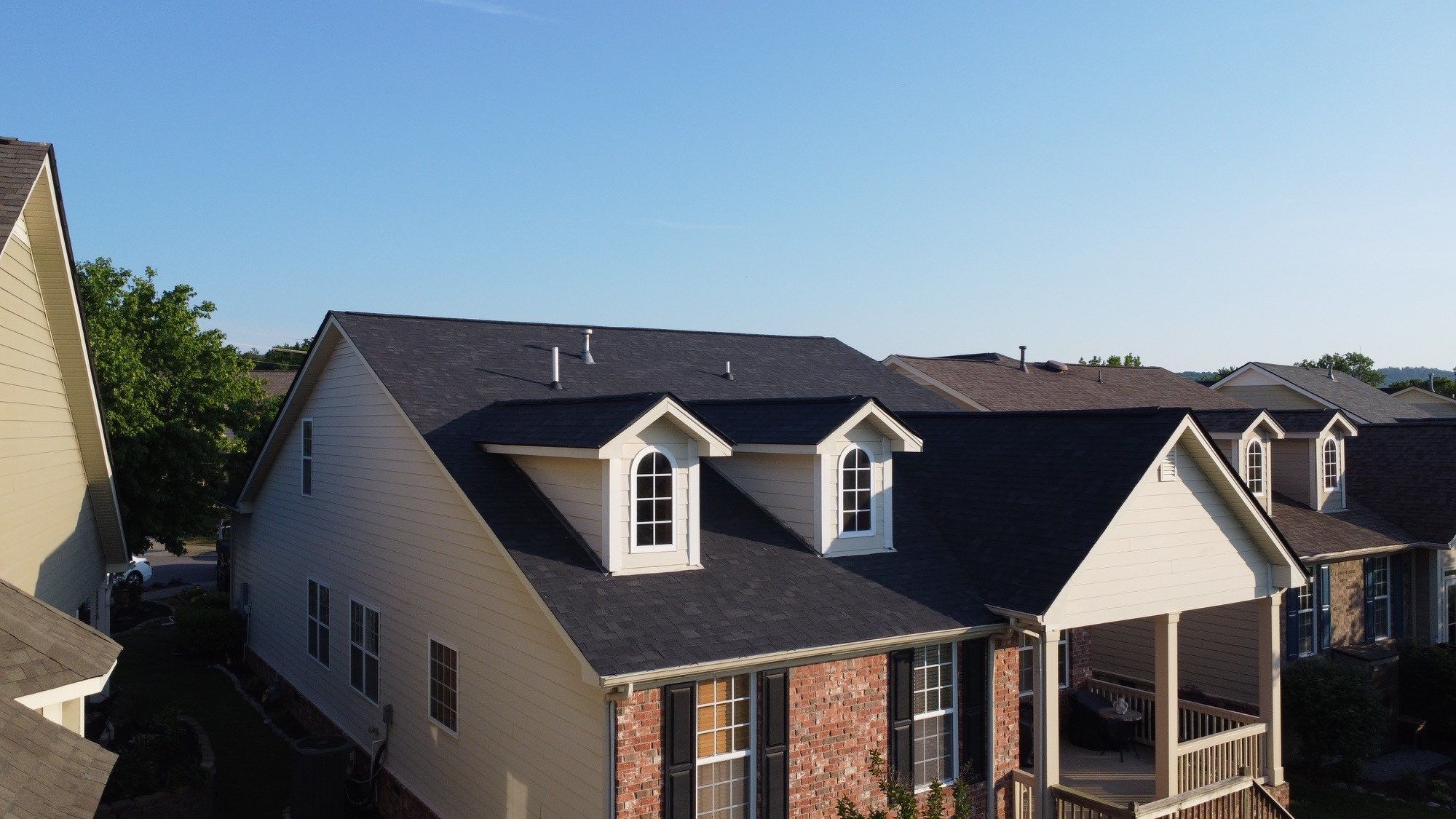 Residential Roofing Installation using Owens Corning Oakridge Roofing System by Undersun Roofing 