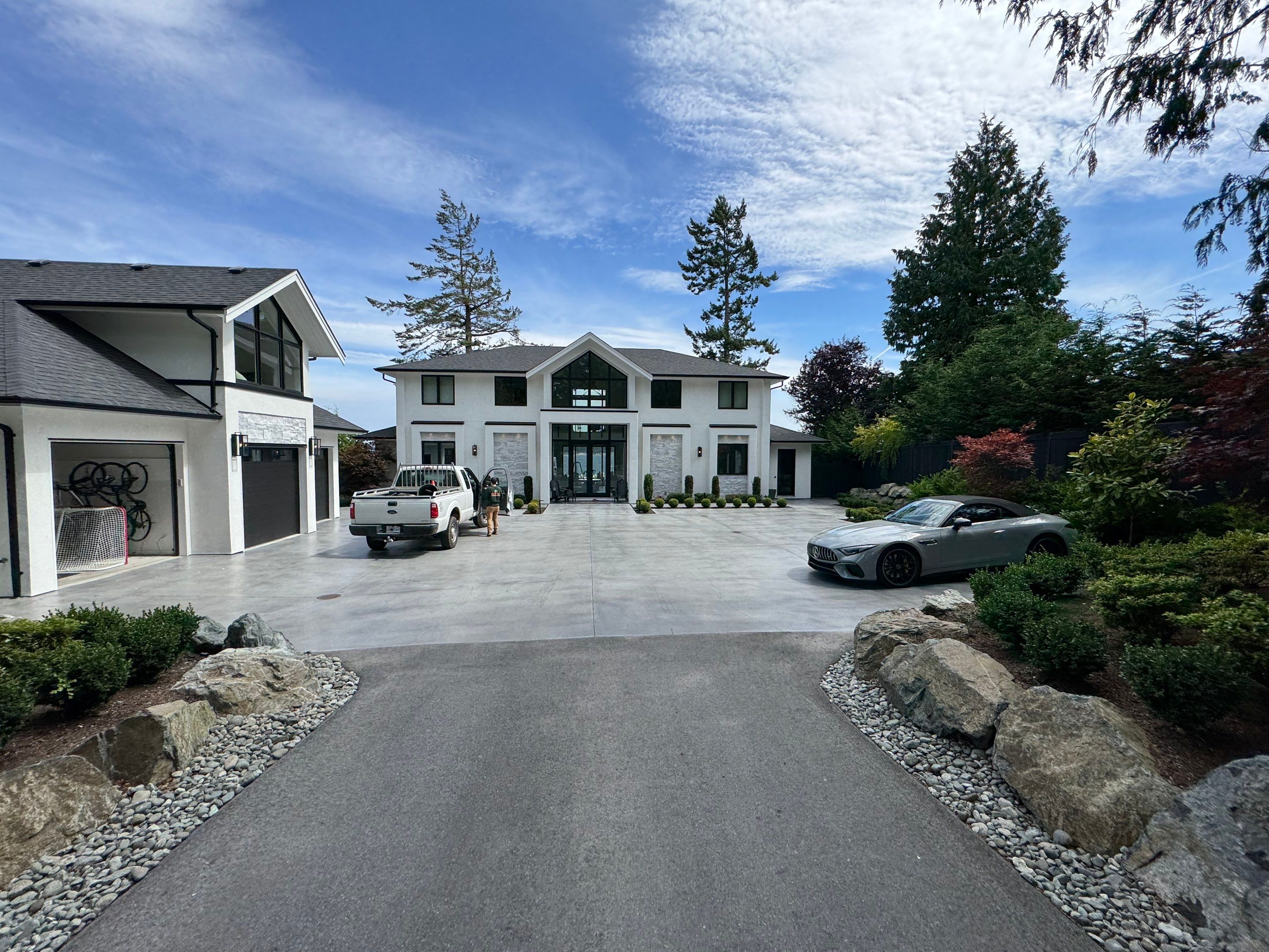 Residencial Property in Saanichton  by Habanero Garden and Exterior Care
