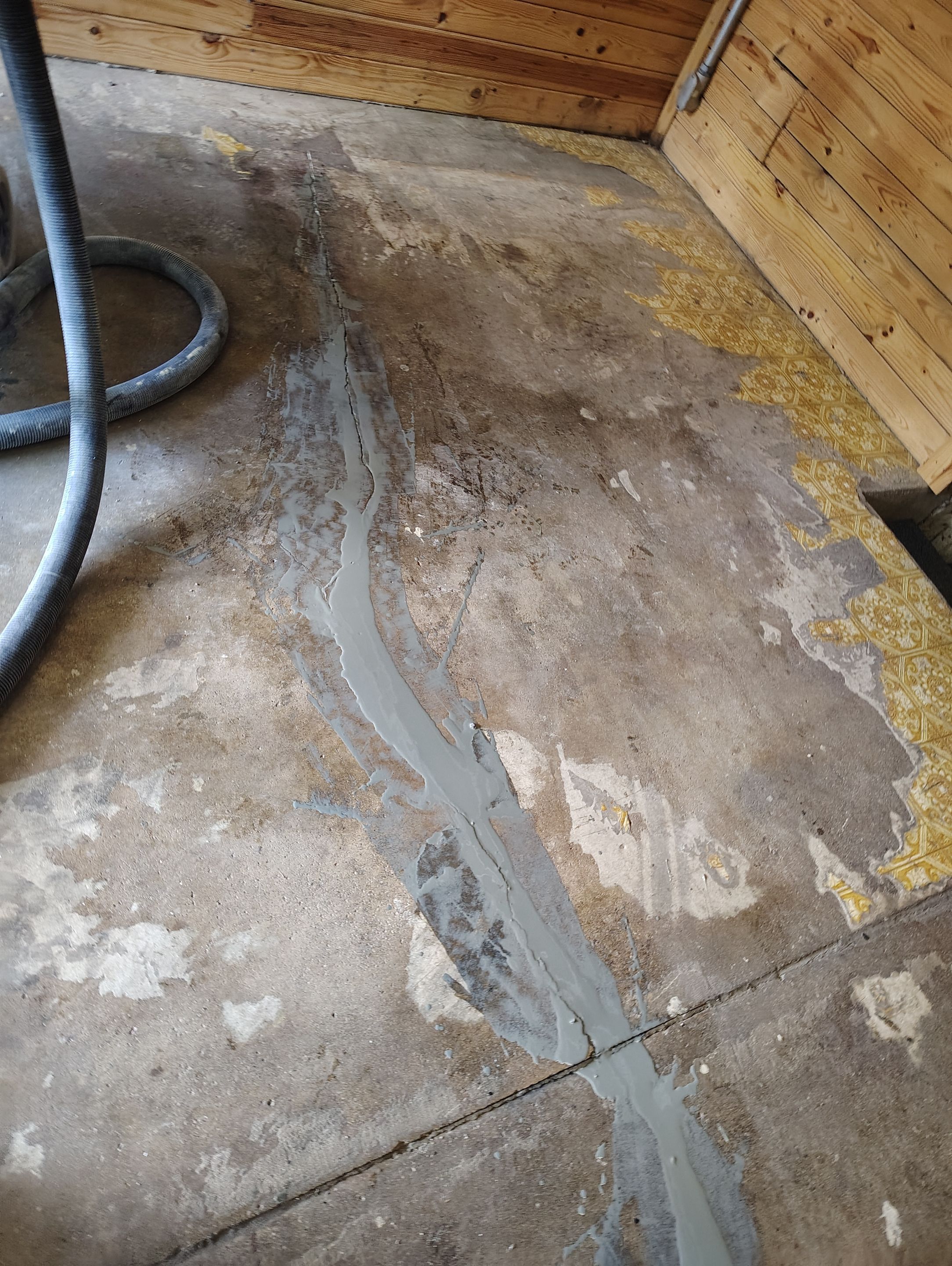 Commercial Epoxy Flake Floor Coating in Emmetsburg, Iowa by Select Painting, Coatings & Garage Cabinets