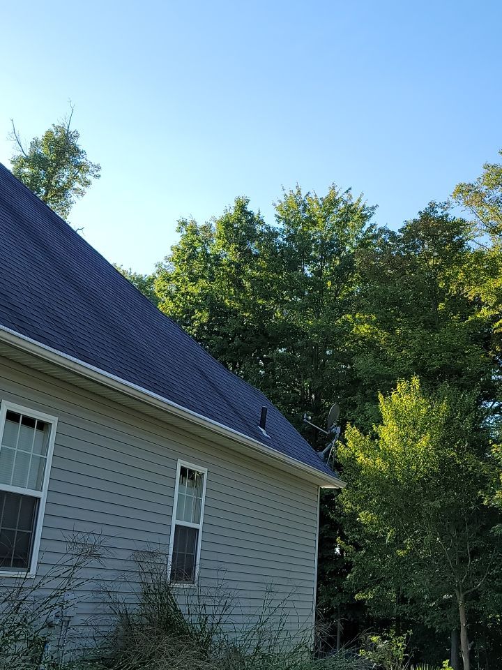 Brand: Atlas Pinnacle Color: Pristine Scotchgarde Black Drip: White by Eagle Eye Roofing