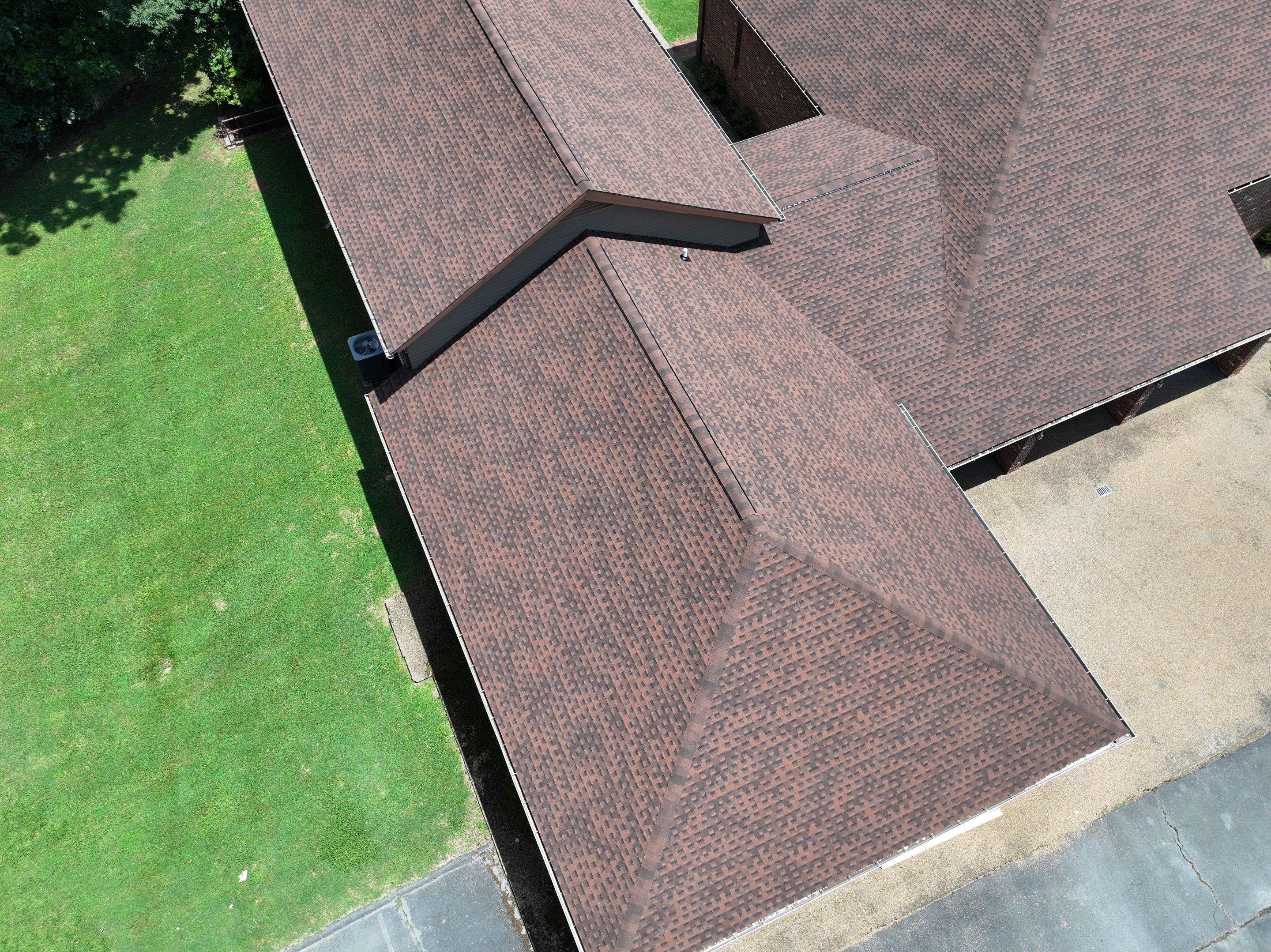 5825 Fort Henry Drive • Kingsport, TN 37663 by Omnia Roofing