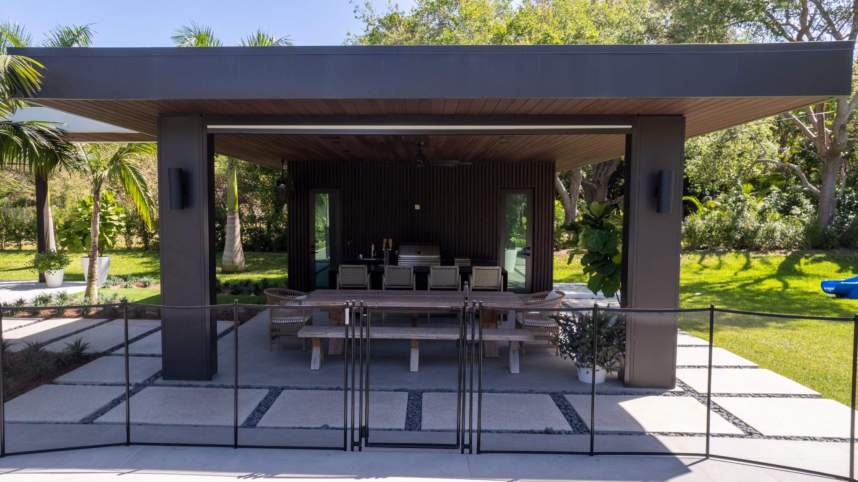 Crown Windsor Slate - Charcoal Black by Istueta Roofing