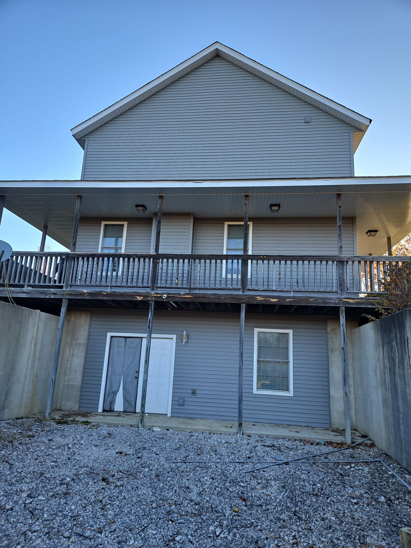 Exterior & Window Installation using CertainTeed Mainstreet & ViWinTech Windows by Koontz Construction