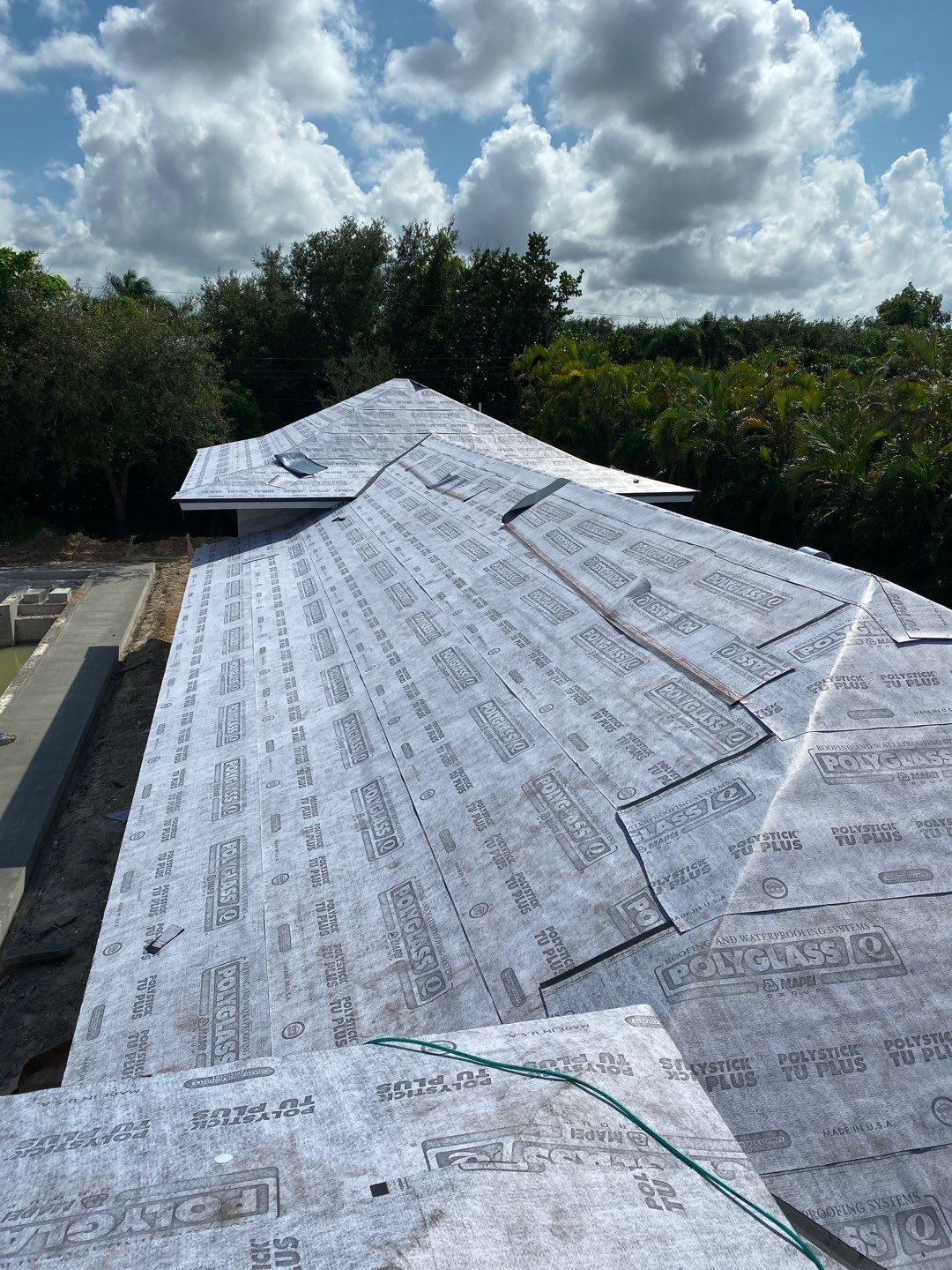 Crown Windsor Slate - Charcoal Black Color by Istueta Roofing