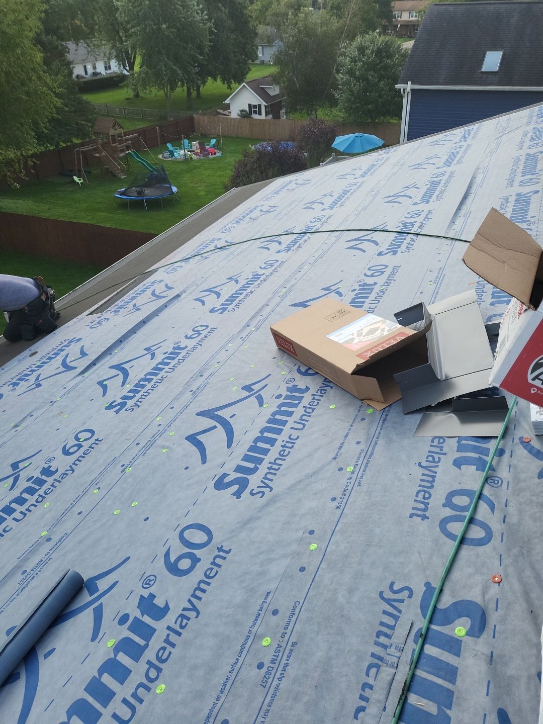ATLAS PINNACLE COLOR: BLACK SHADOW by Eagle Eye Roofing