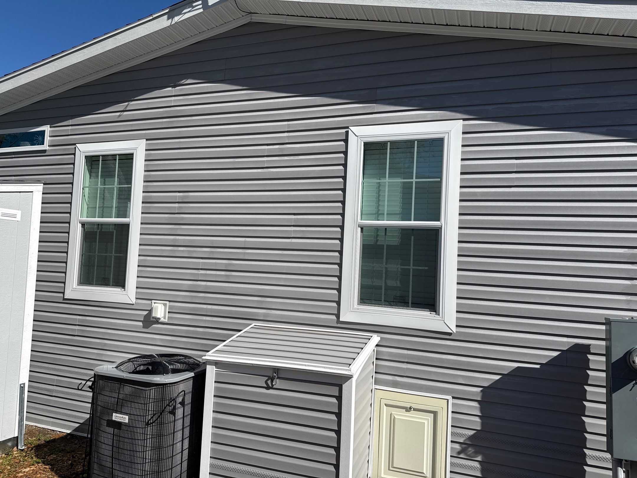 On-the-Spot Mobile Home House Wash in Terra Ceia, FL | Fisherman’s Cove RV Resort by Sunshine AquaWash