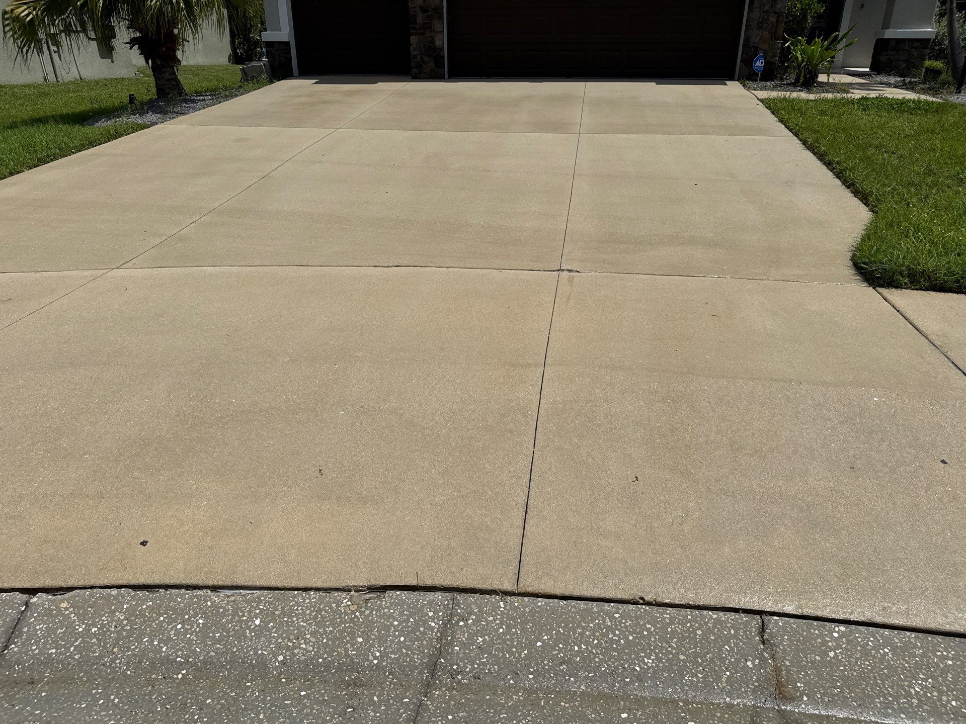 HOA-Required House Wash & Concrete Cleaning – Old Mill Preserve, Palmetto, FL by Sunshine AquaWash