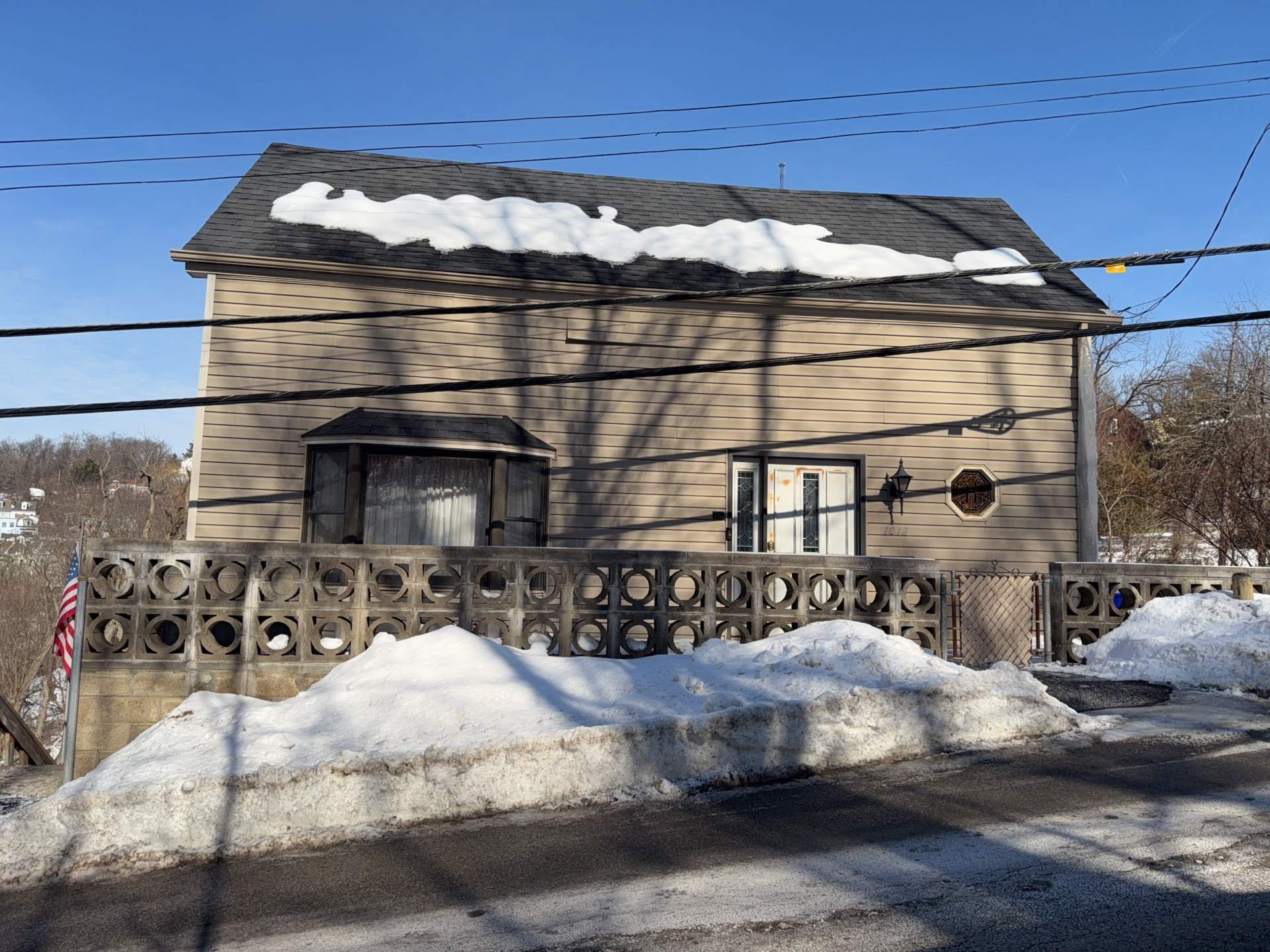 Beautiful Ovation by Mastic Vinyl Siding on the Northside by Ideal Siding Pittsburgh