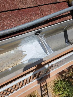 Aluminum Seamless Gutters using seal gutters in Sarasota Fl