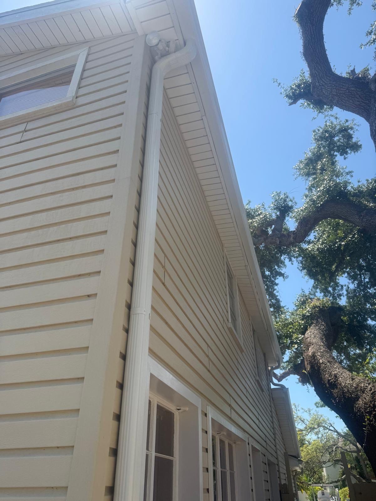 Residential Seamless Gutter Solutions in Tampa FL by Gutter Professors