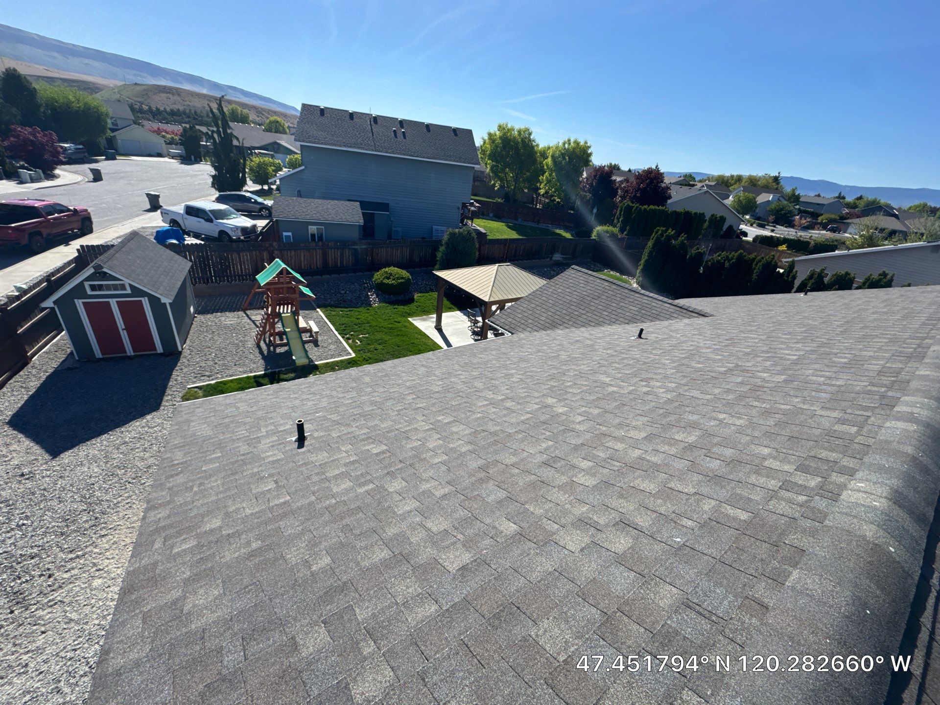 Full Residential Roof Replacement and Shingle Siding in East Wenatchee by Alpine Roofing