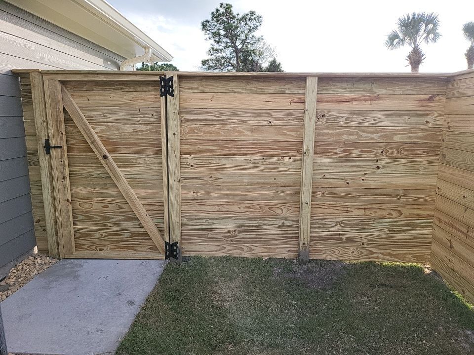 You can never go wrong with Horizontal by Hip Square Fence Inc.
