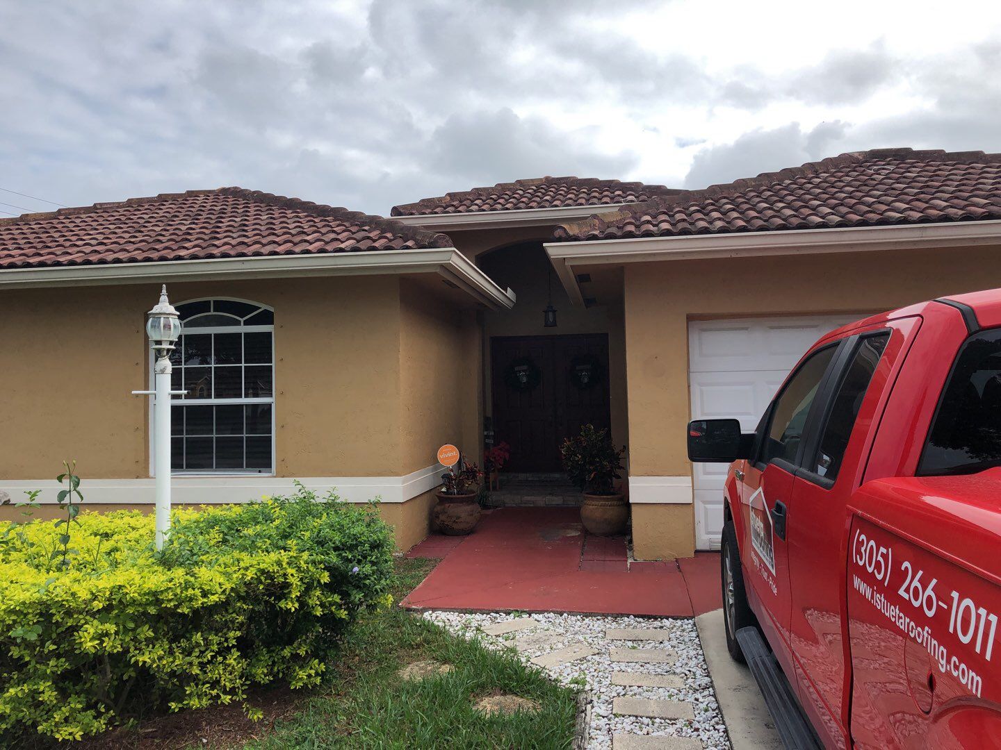 Metal Roof - Galvalume - Charcoal by Istueta Roofing