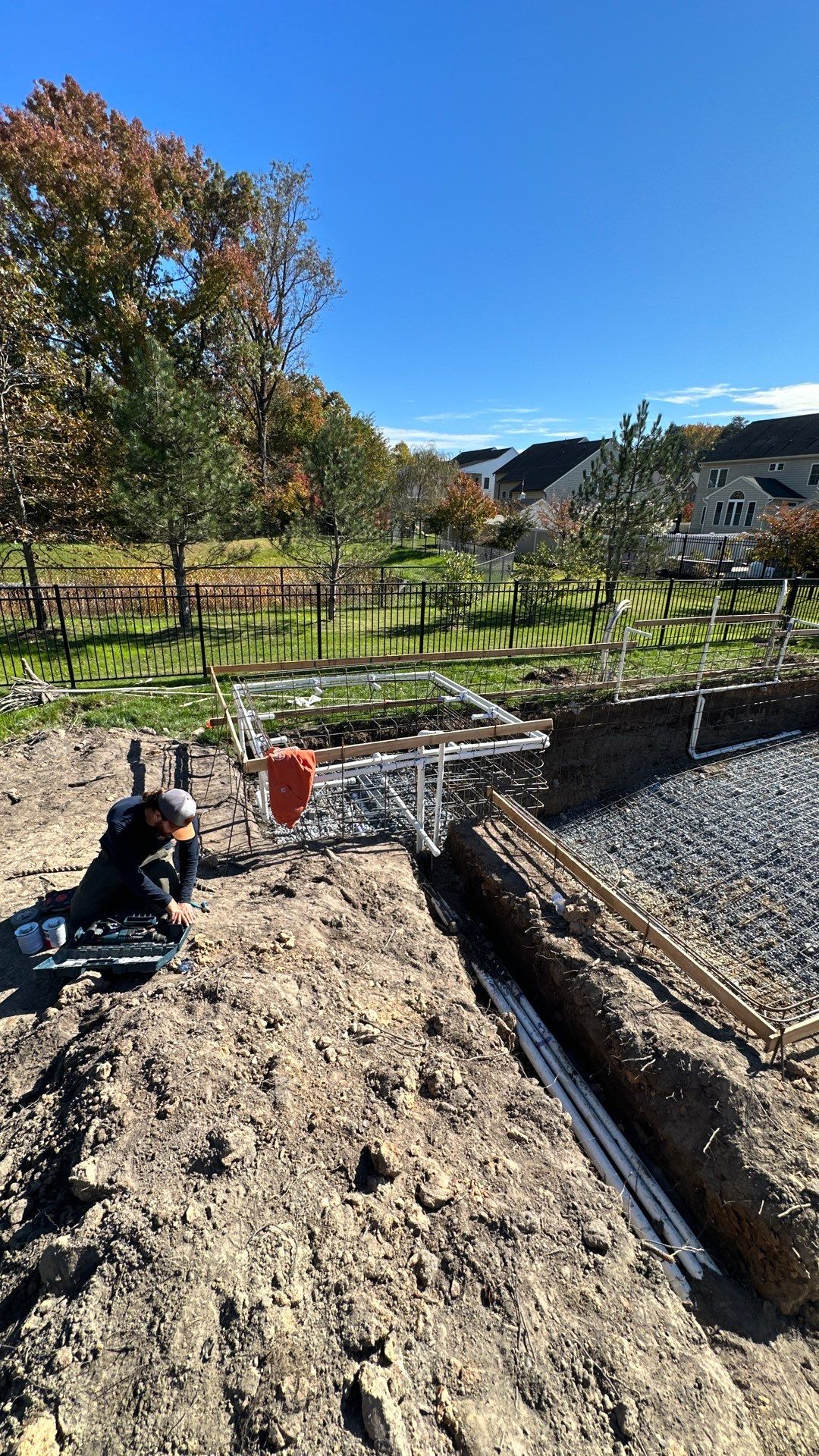 Gunite Pool w/ Spa and Water Features by Elysium Pools