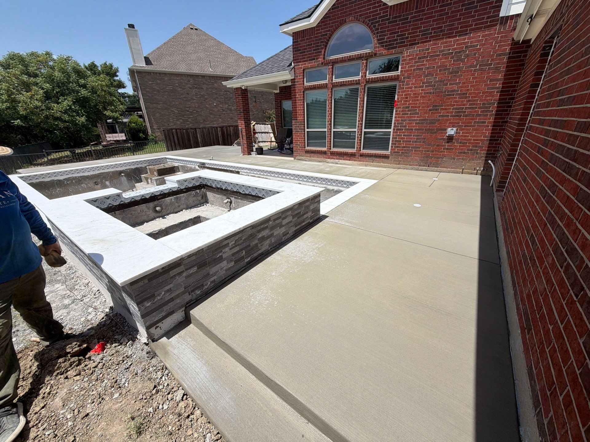 Geometric Pool with Raised Spa and Sun Shelf by Pinnacle Pools and Spas - DFW