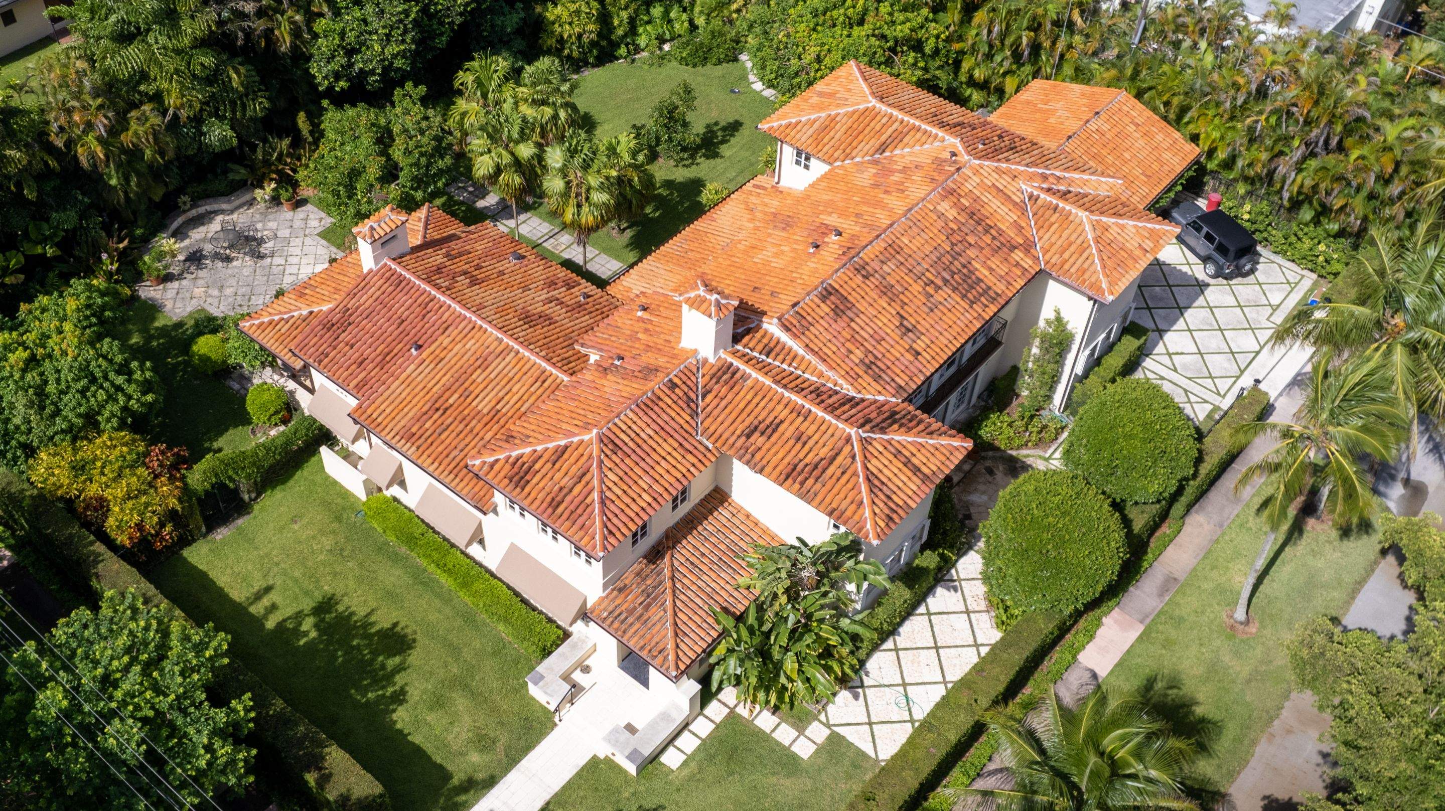 Granada Handmade Barrel Tile - Flashed Blend by Istueta Roofing